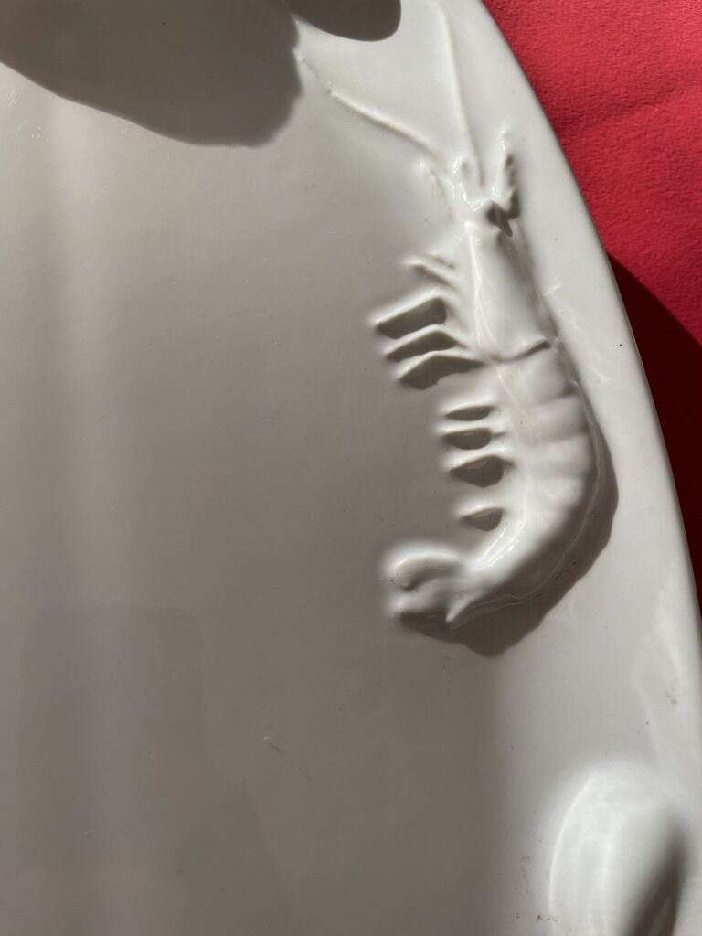 Large dish decorated with shellfish