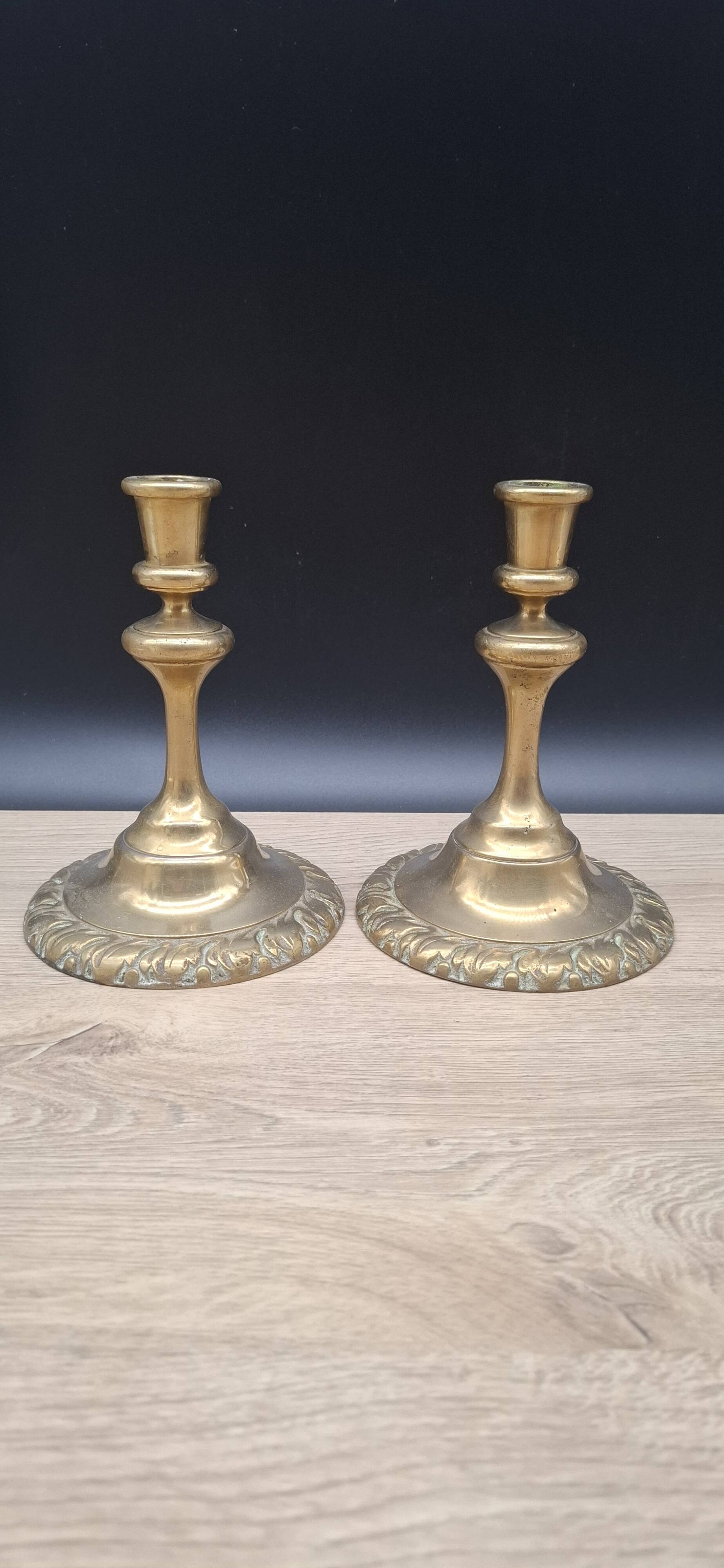 Paire anciens bougeoirs laiton