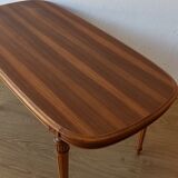Table ovale décorée en bois Suède.