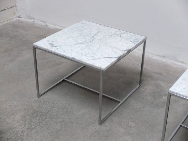 Paire de tables basses ou de tables d'appoint en marbre de Carrare et chrome, années 1970.