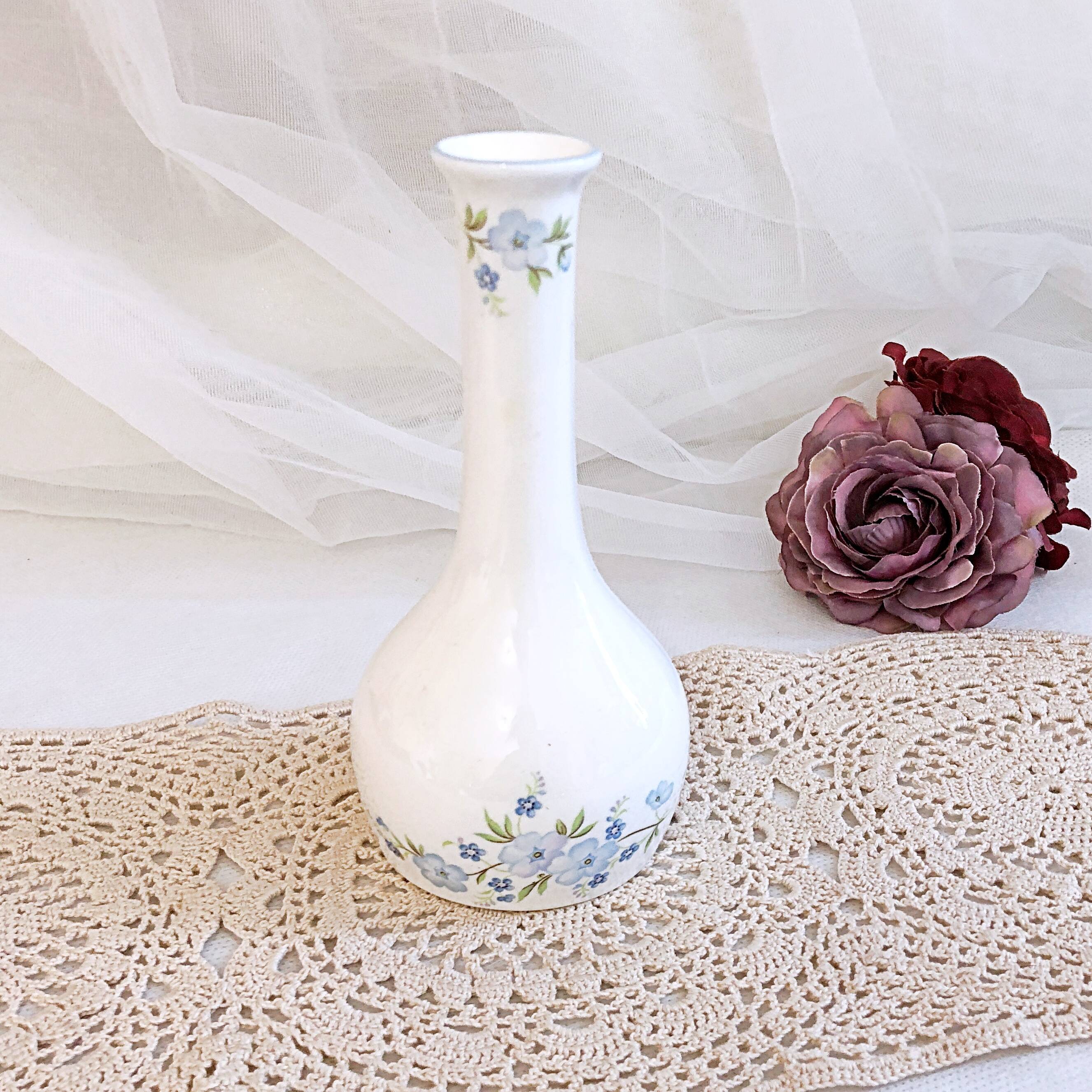 Fine porcelain soliflore vase with floral decoration England Staffordshire