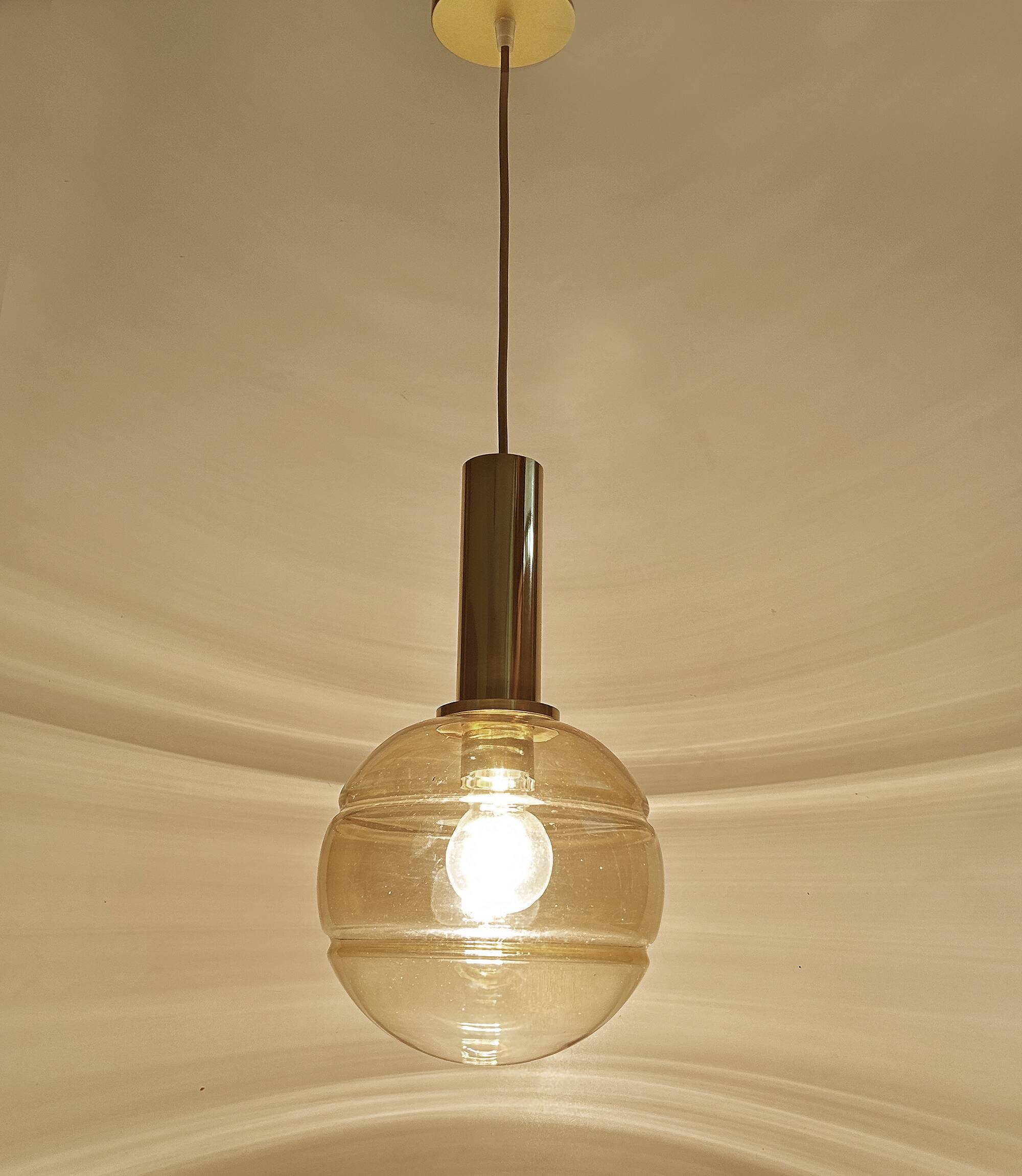 Paire de suspensions vintage en forme de globe en verre