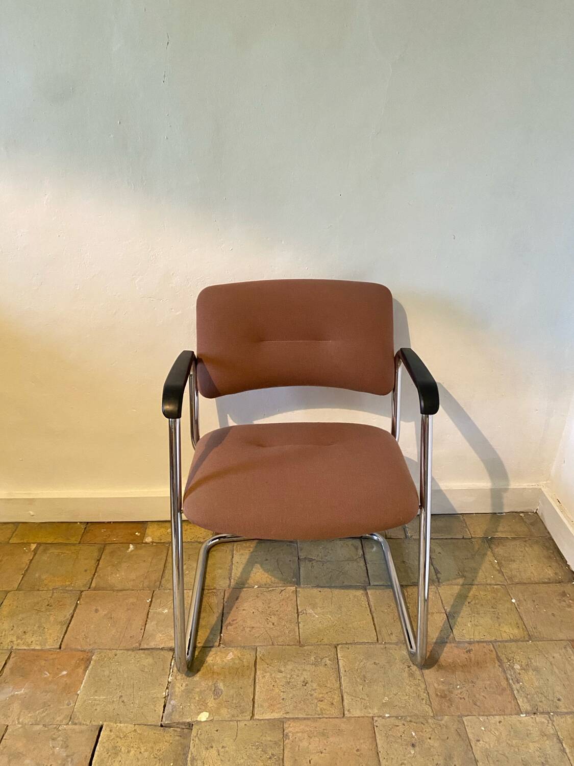 Fauteuil strafor rose