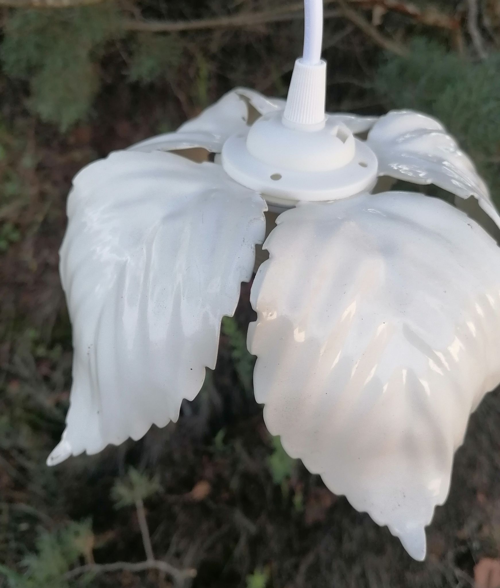 Metal flower pendant lamp