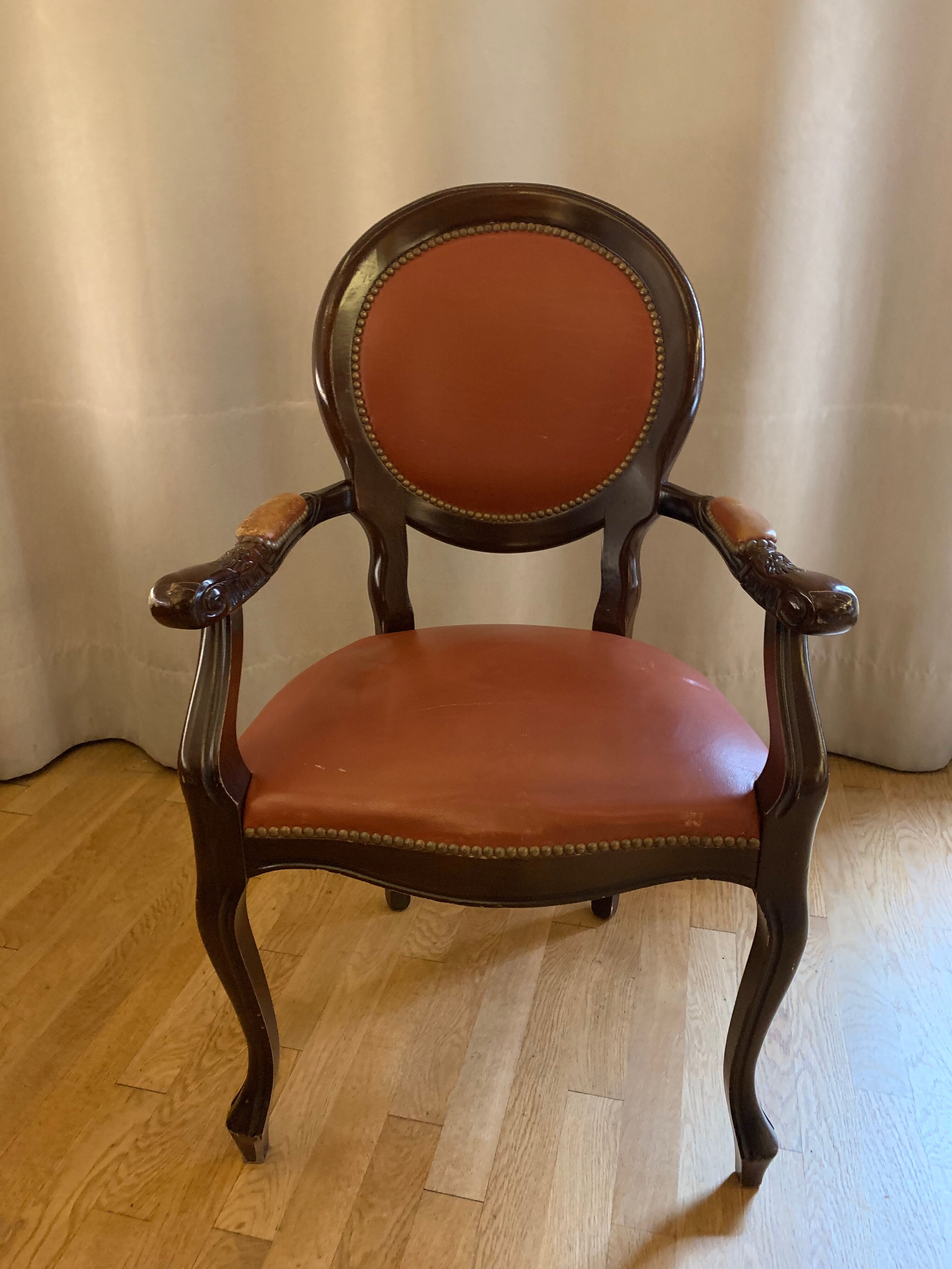 Muscat leather medallion armchair