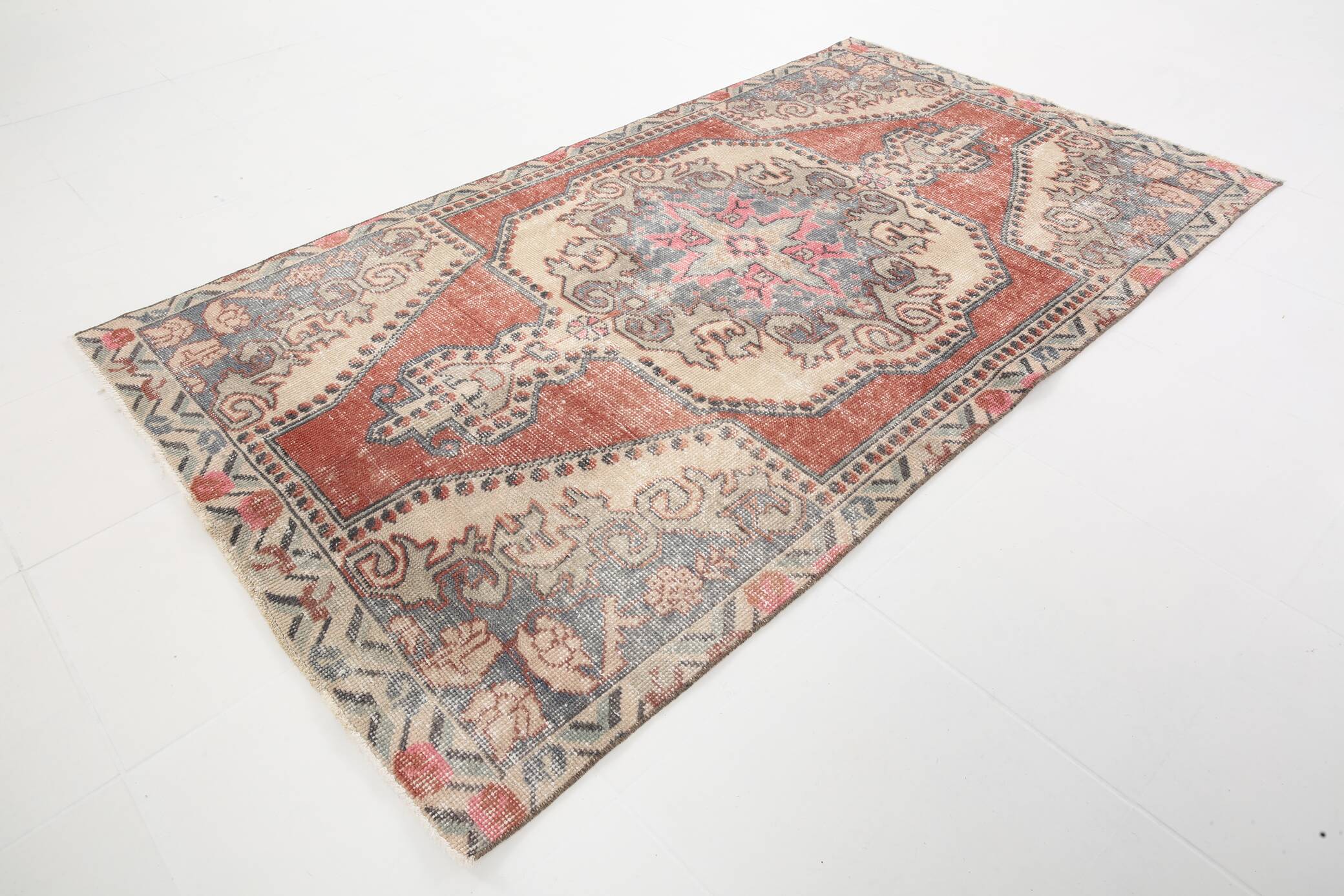 4x7 Shades Of Red Beige Oriental Vintage Rug, 126x220Cm SK 2638