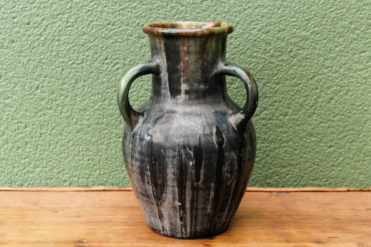 Beauvais sandstone vase