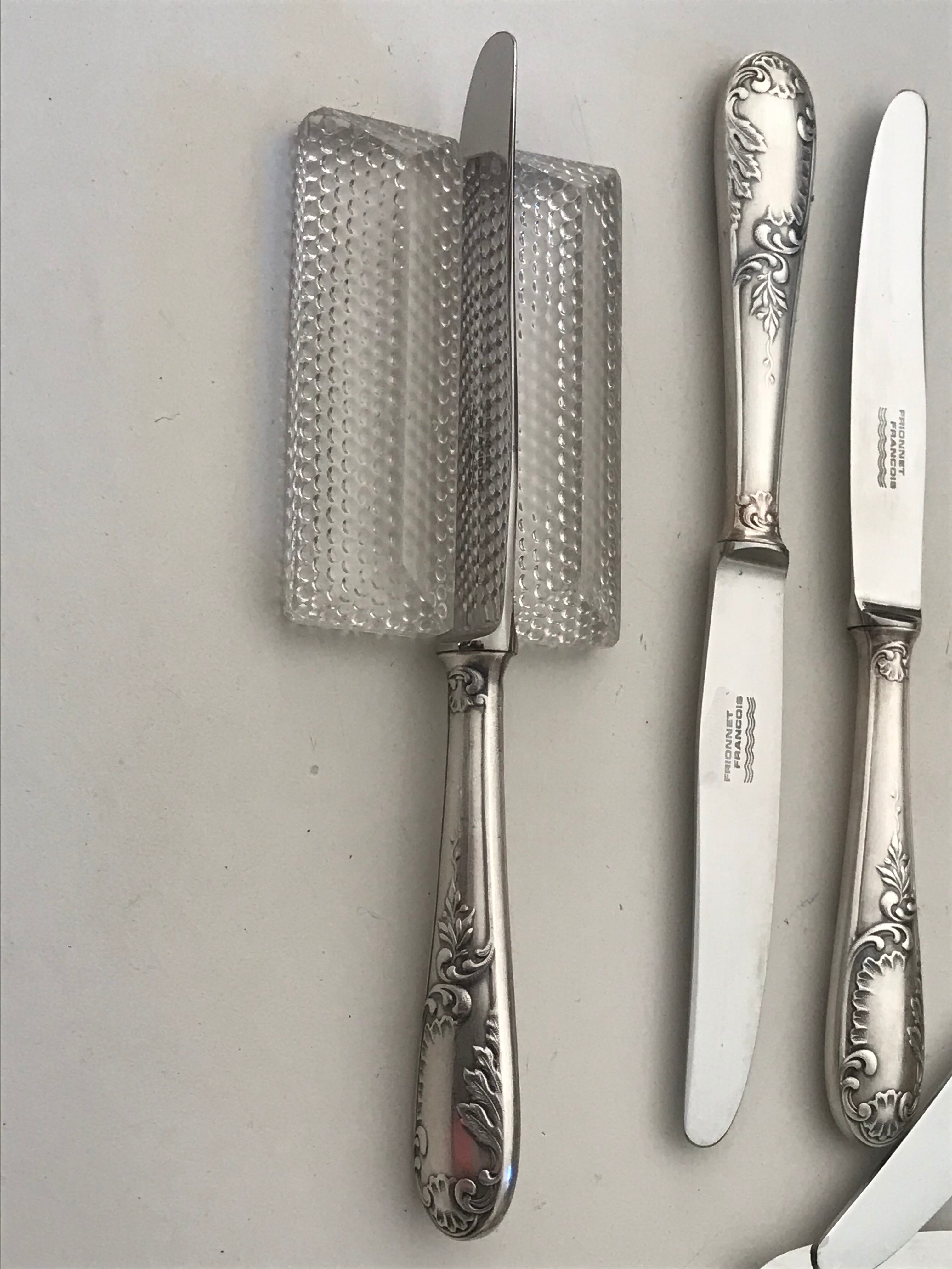 10 Series of 10 silver metal knives François Frionnet