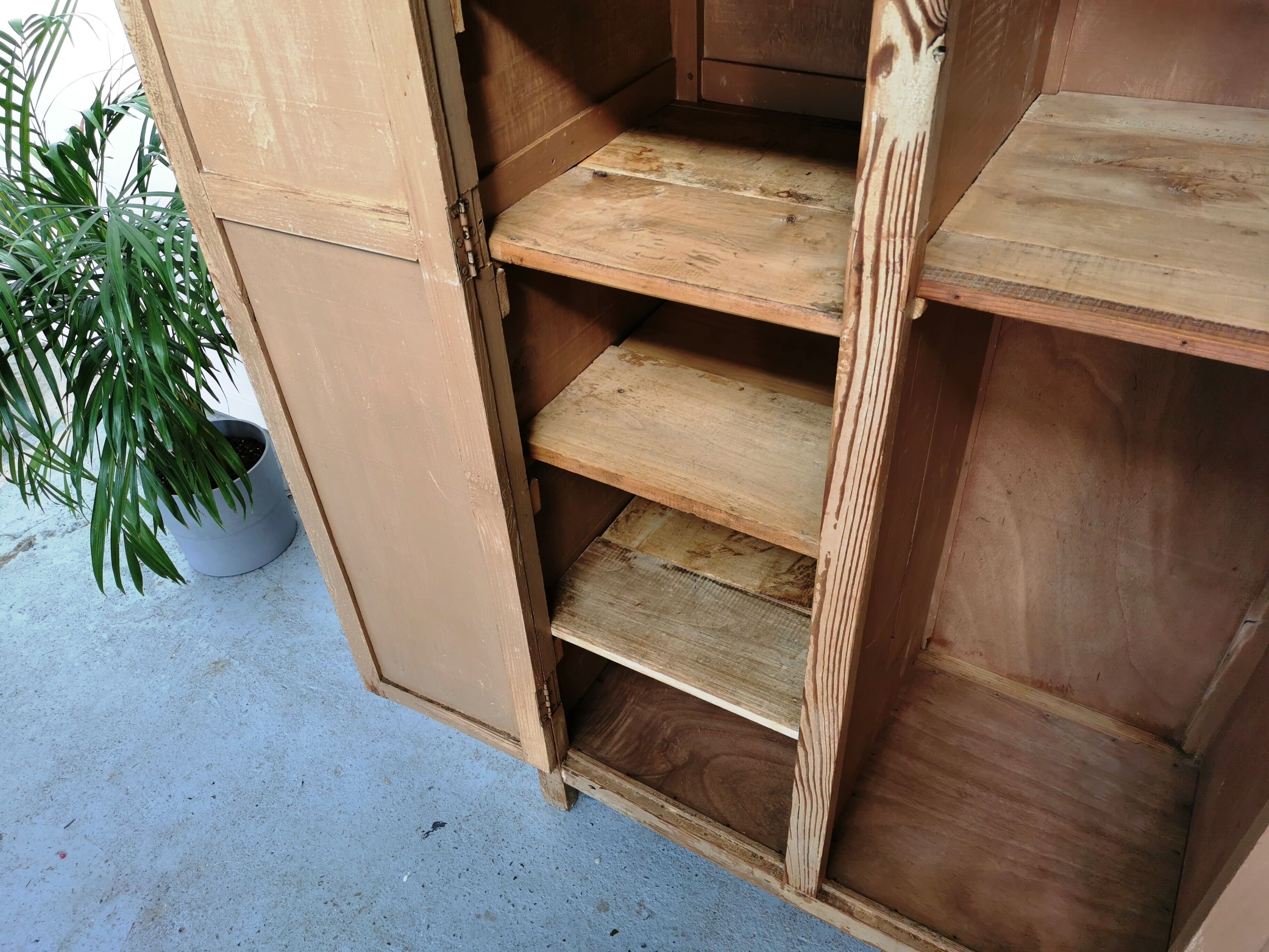 Armoire parisienne vintage