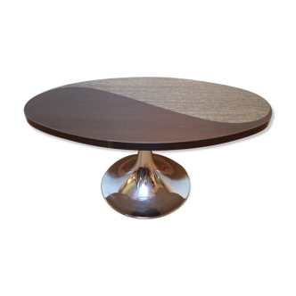 Oval coffee table