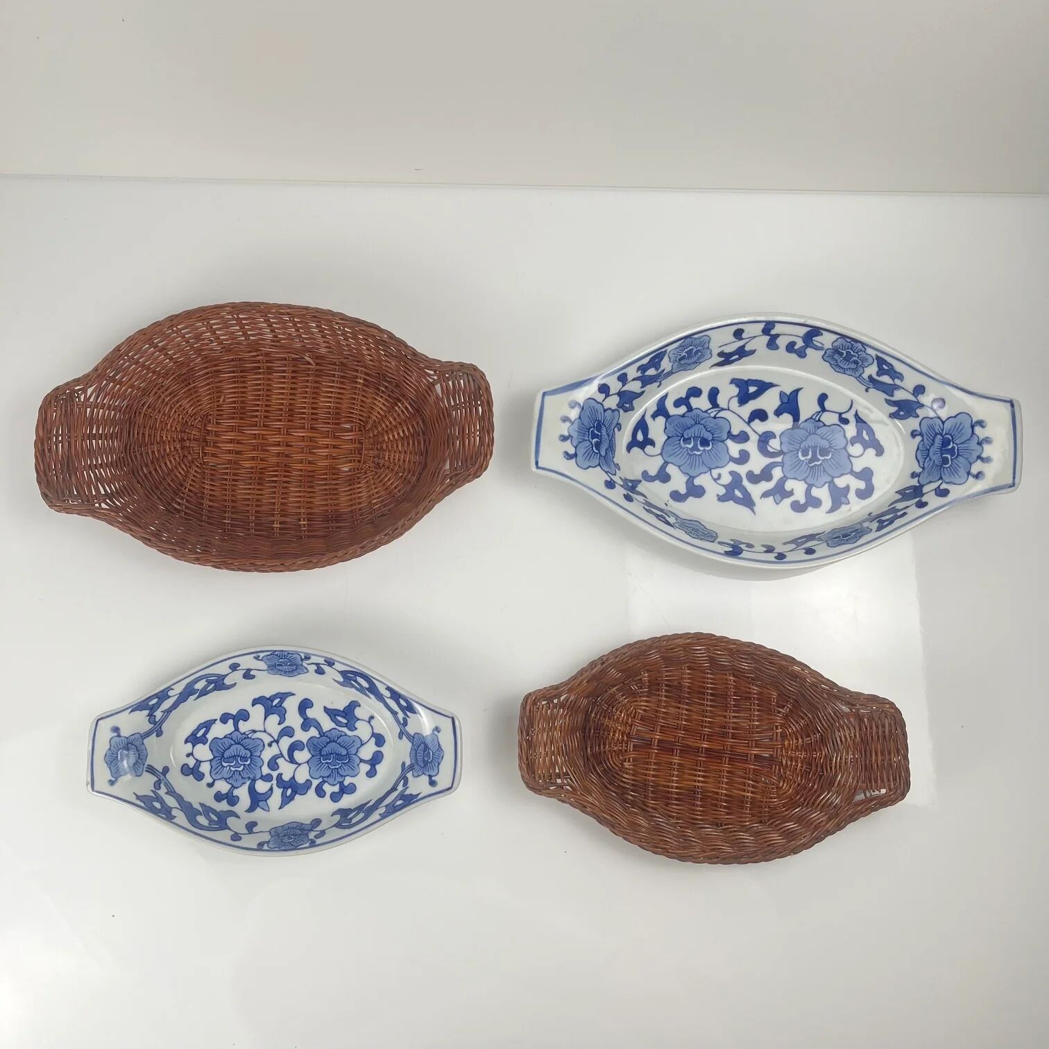 Set of 6 ceramic presentation plates in white and blue, floral pattern with woven wicker frame, 1970s/80s.