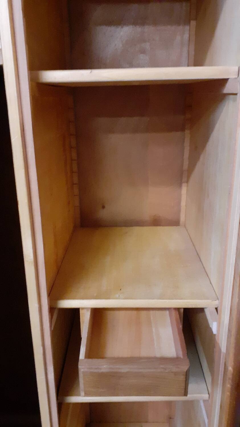 Compass feet cabinet