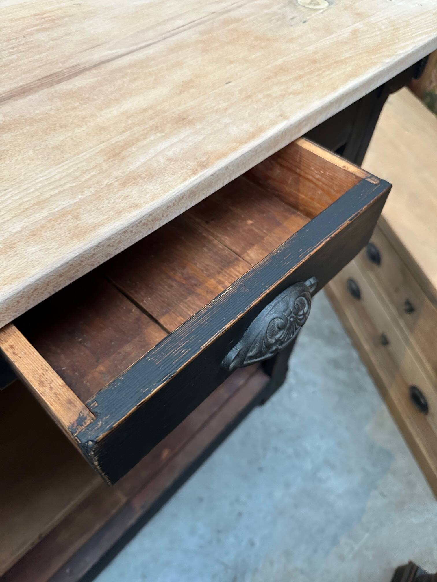 Early 20th century bar counter