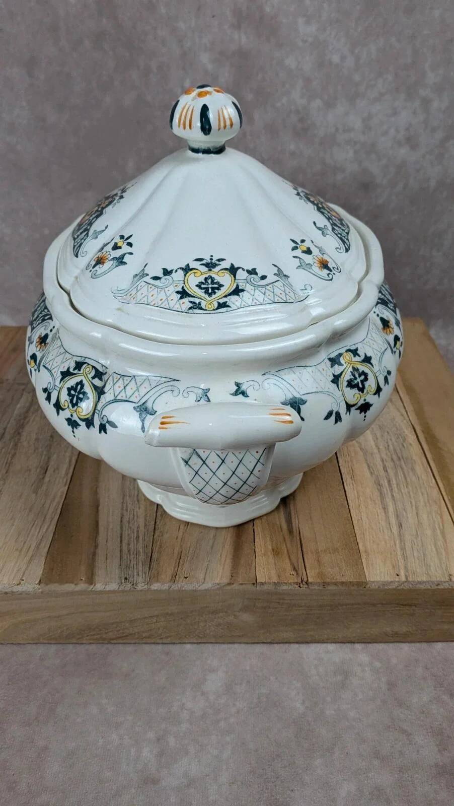 Large vintage Longchamp soup tureen
