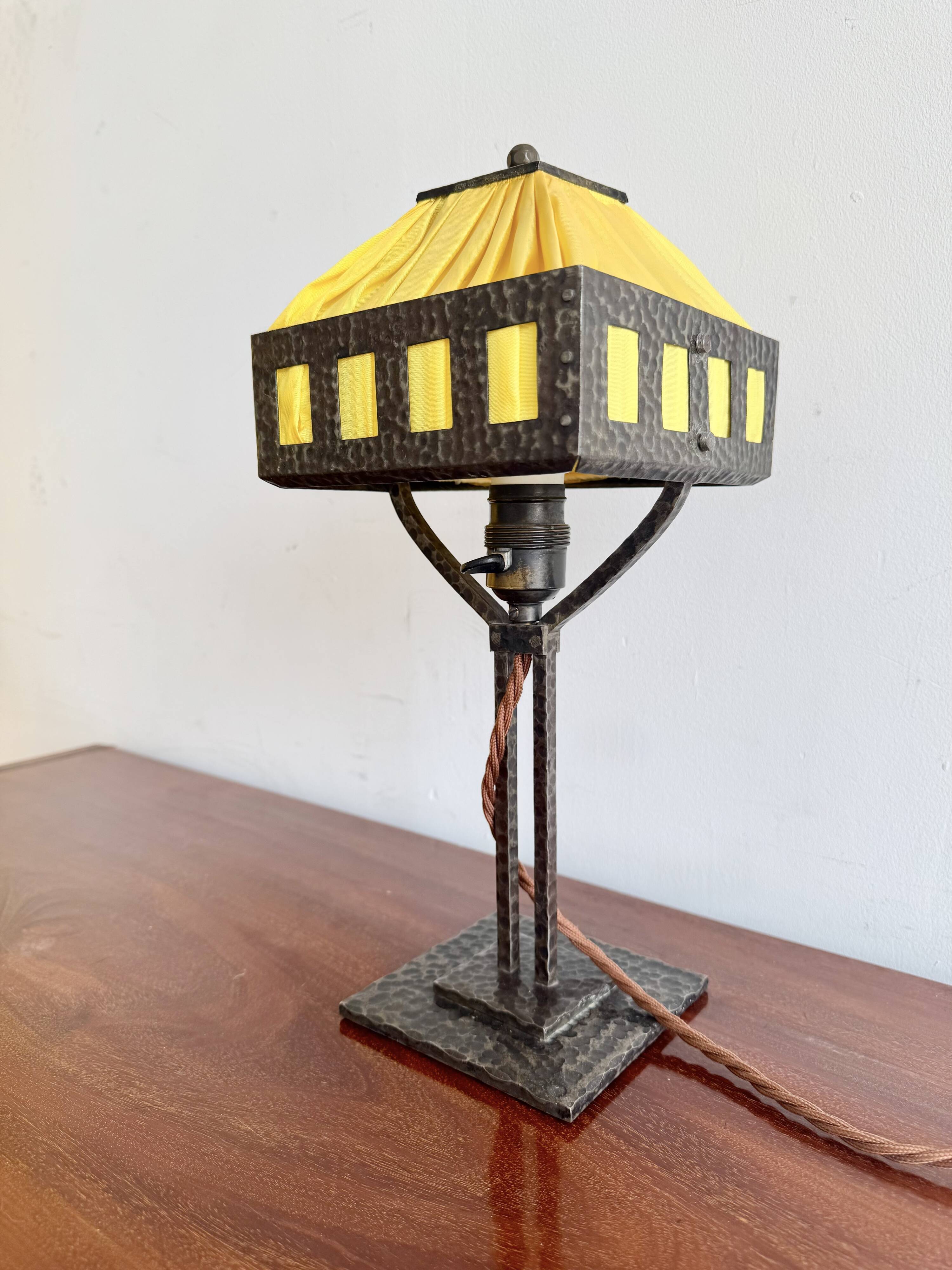 Lampe de table suédoise Arts and Crafts par Arvid Böhlmarks