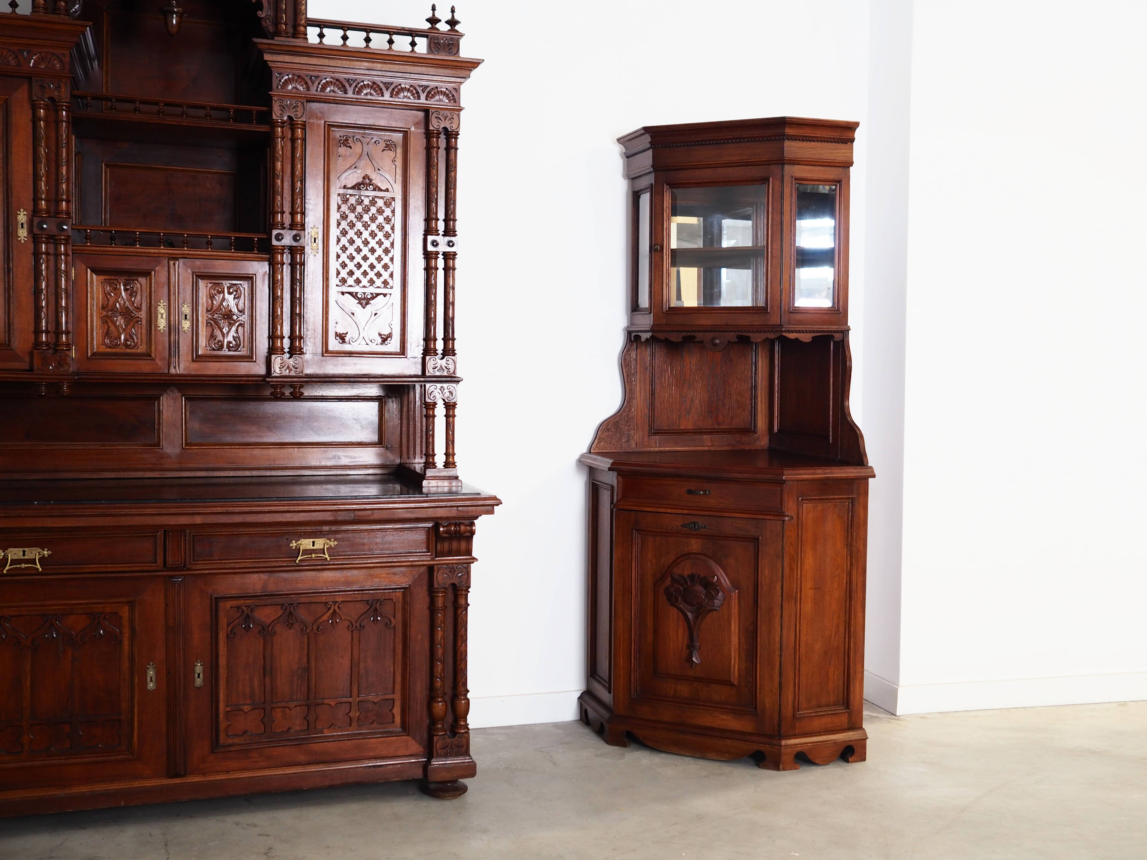 Armoire, vaisselier en chêne, Allemagne première moitié du XXème s.