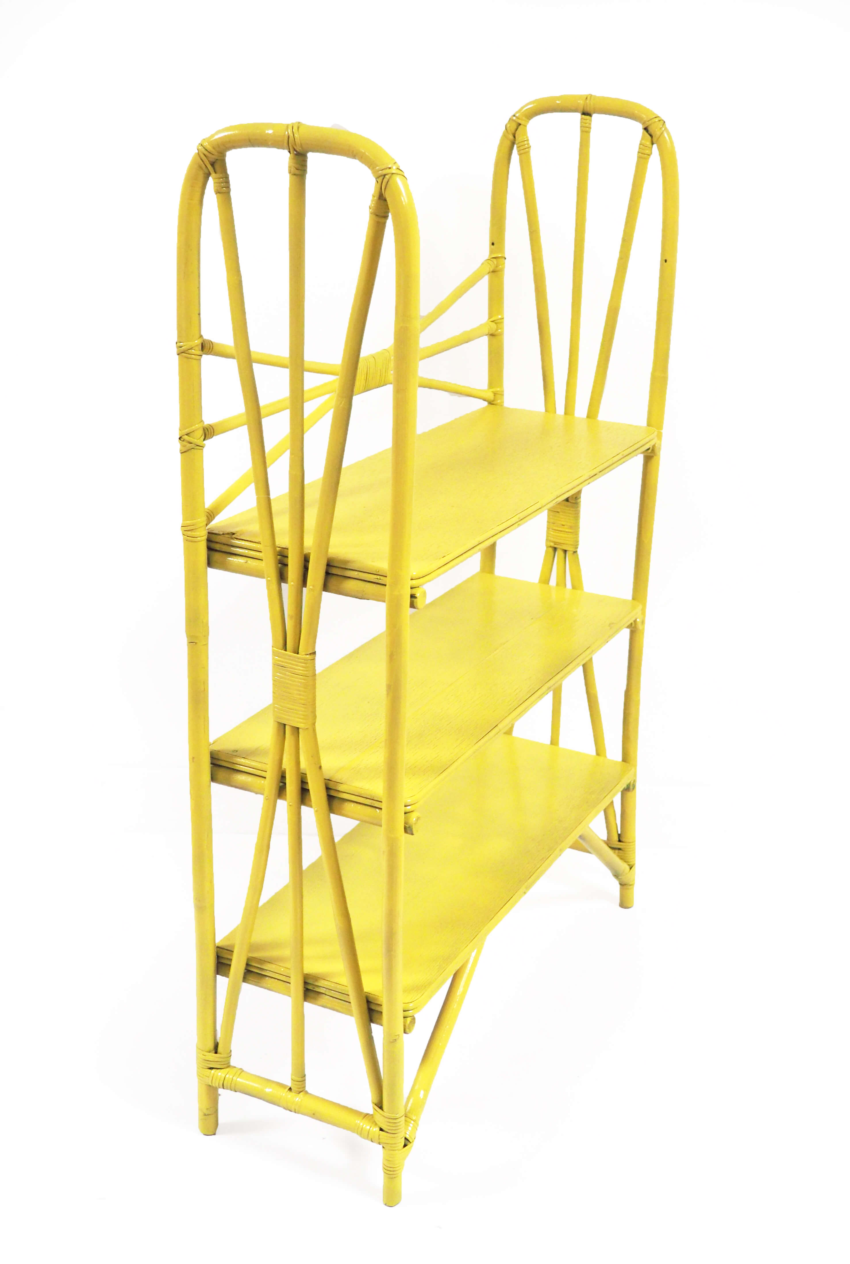 Etagères rotin jaune
