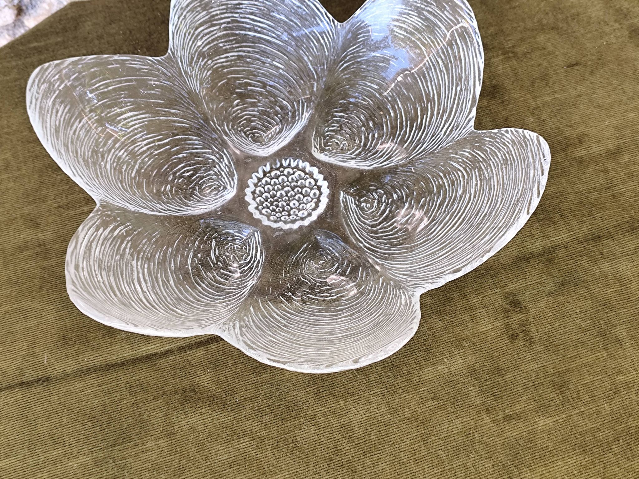 Oyster shaped glass salad bowl