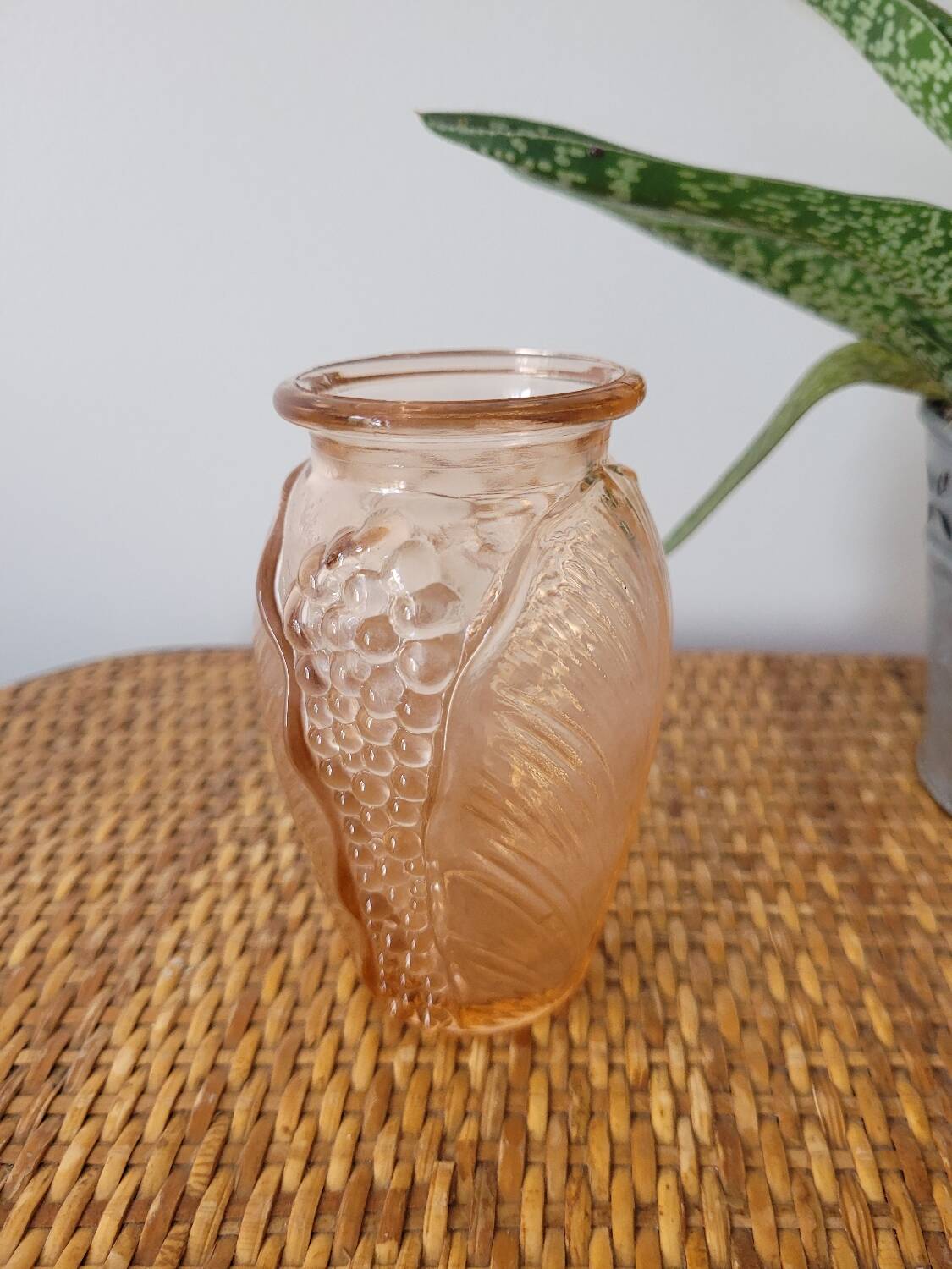 Small pink bulb vase