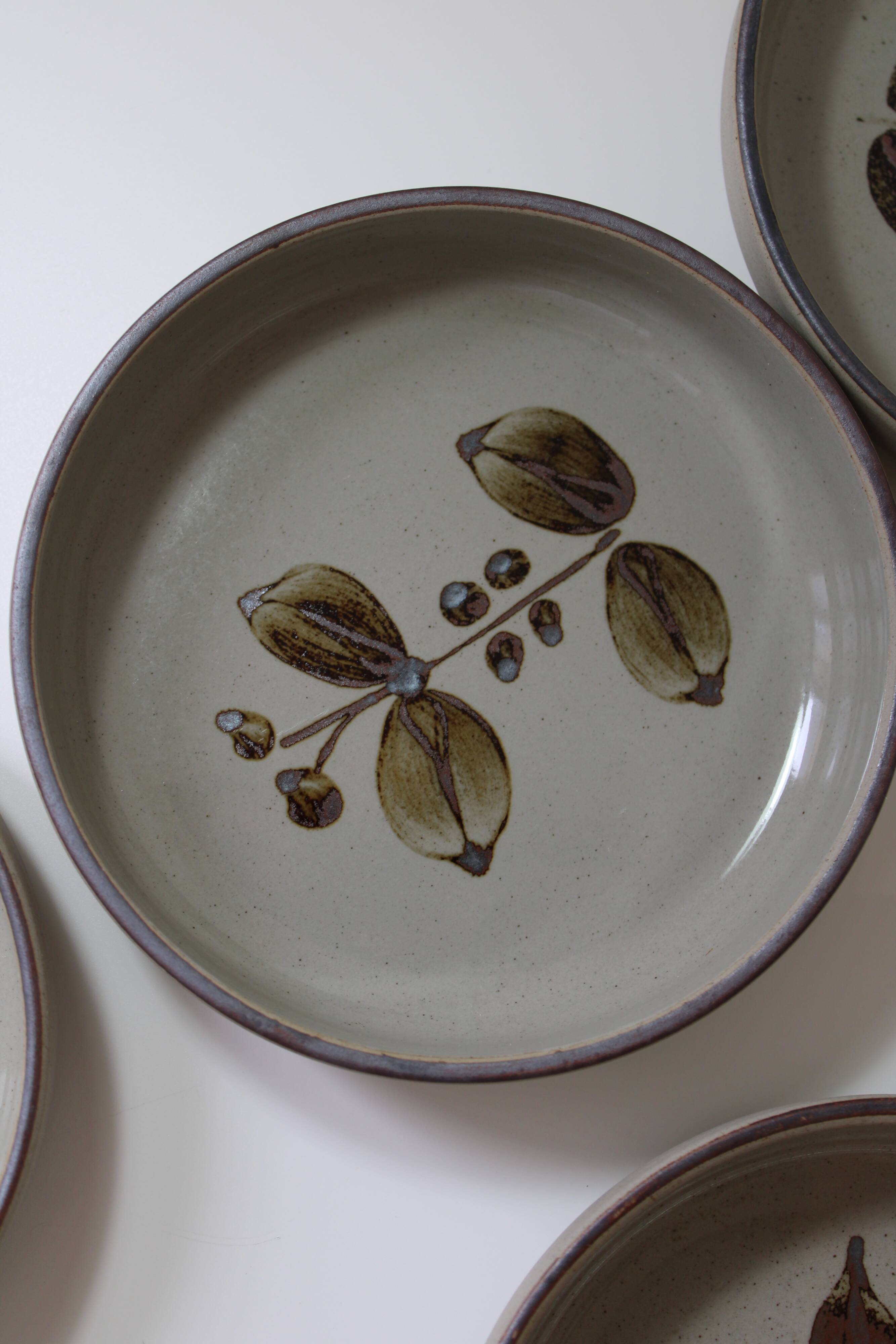 6 small vintage Arnon stoneware flower deep plates