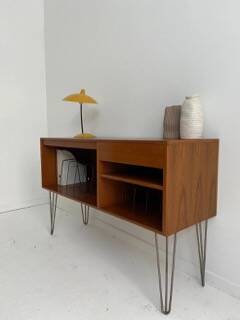 meuble hifi vintage, vinyls ou cahiers A4