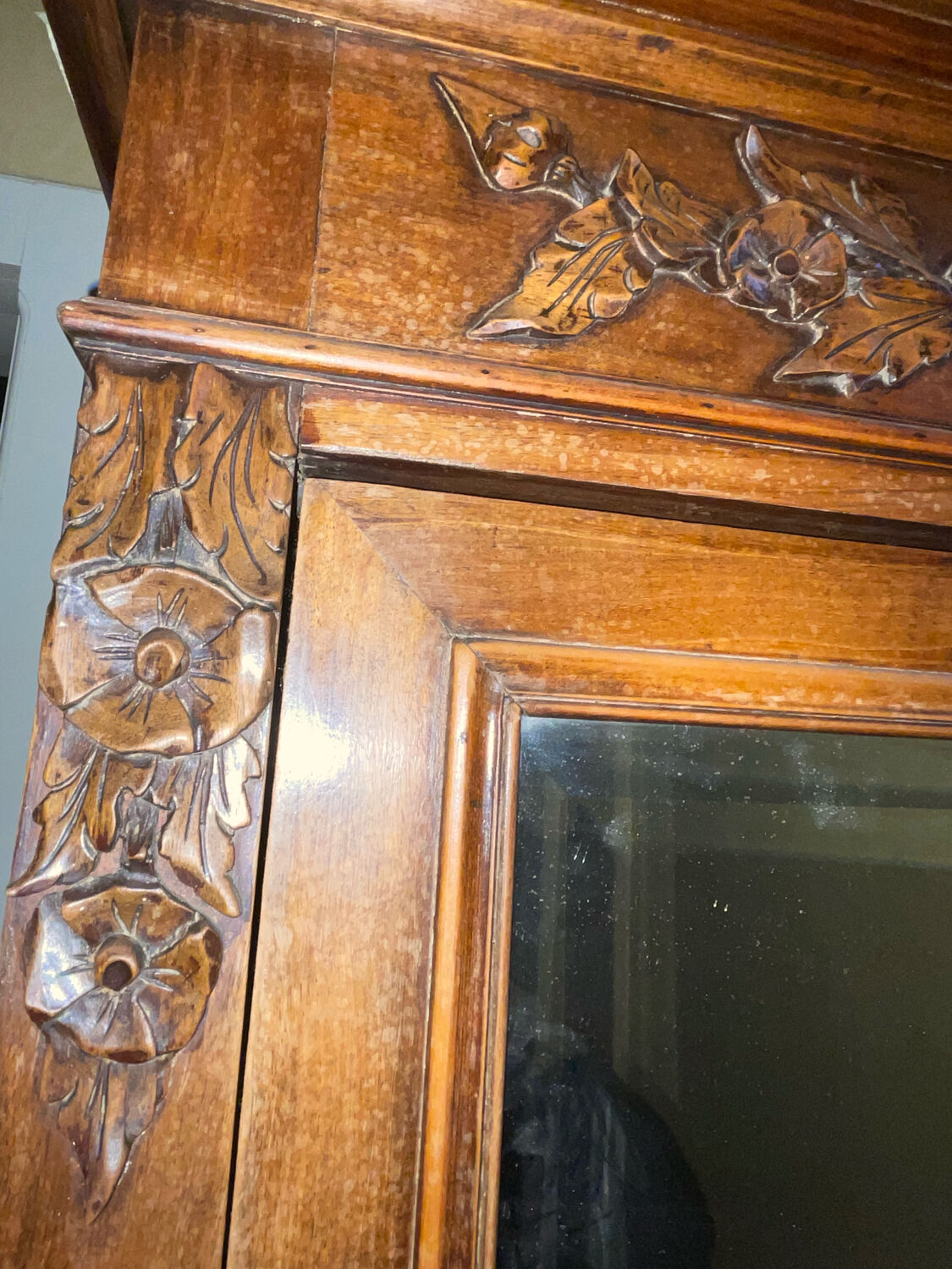 Wardrobe with mirror