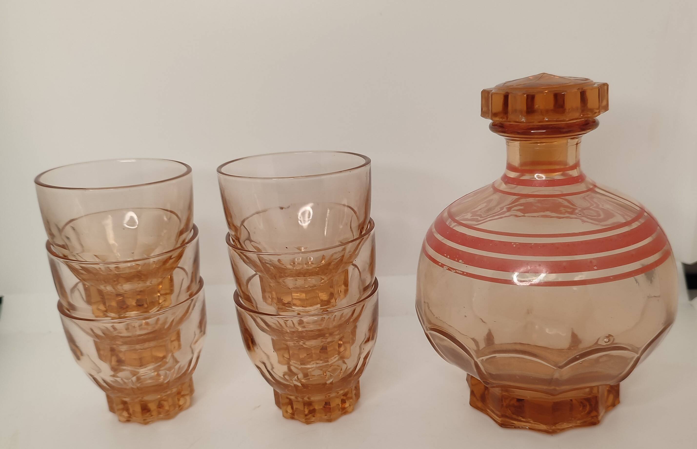 Carafe liquor service + vintage glasses