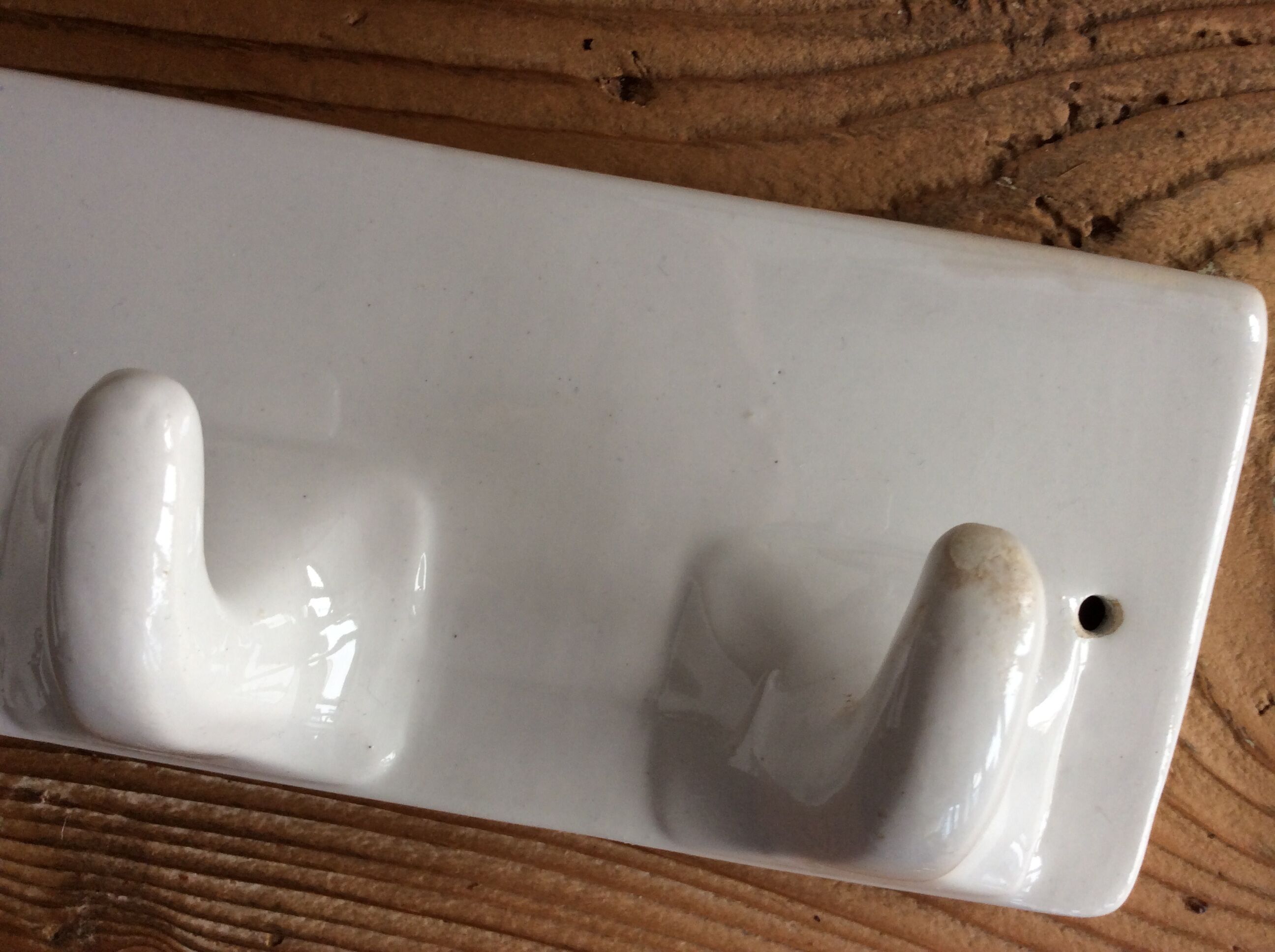 4-hook white ceramic patère