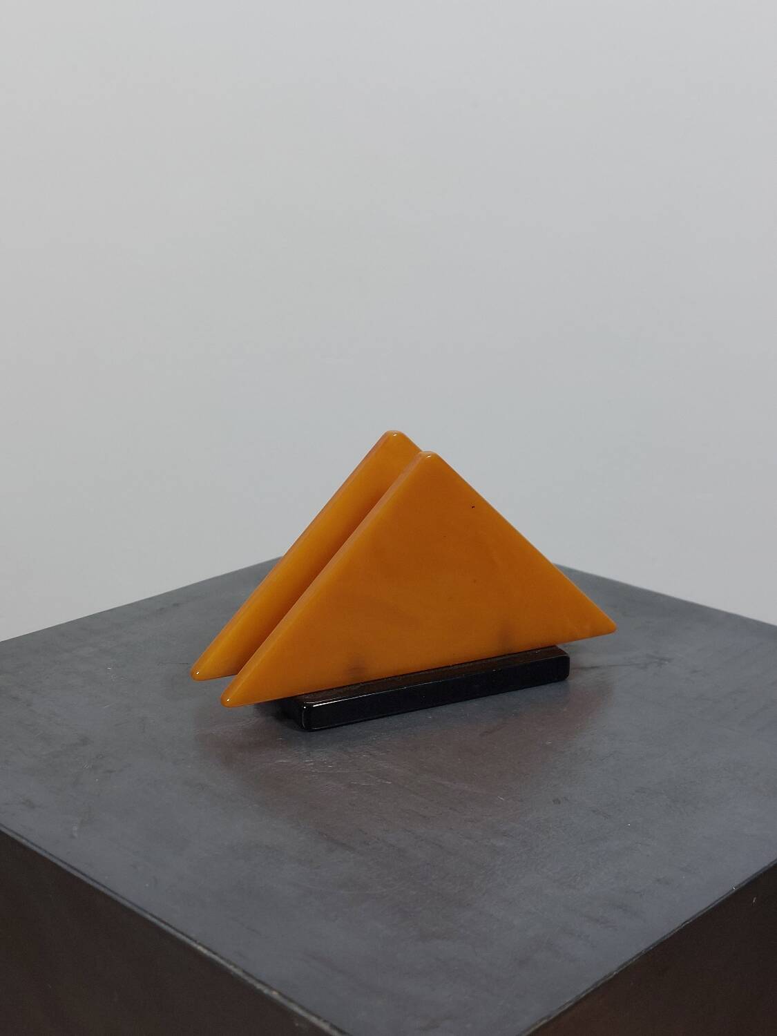 Organisateur de bureau en bakélite triangulaire Art déco