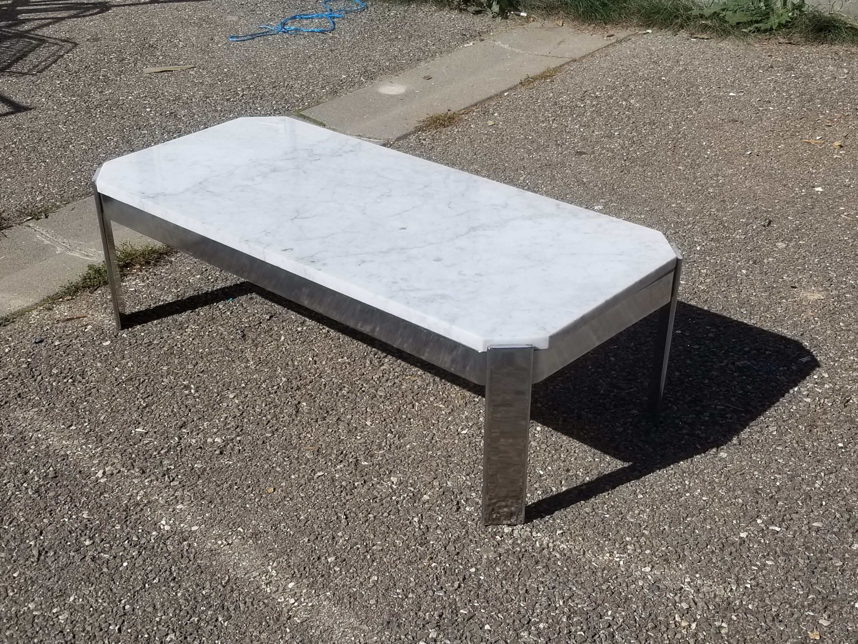 Vintage chrome metal coffee table and white marble top - 70s