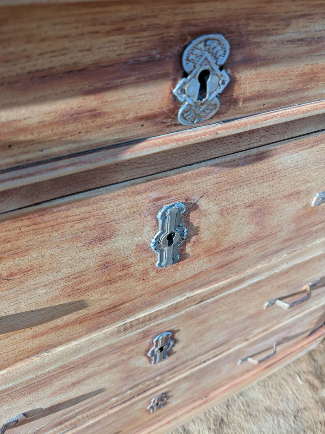 Chest of drawers