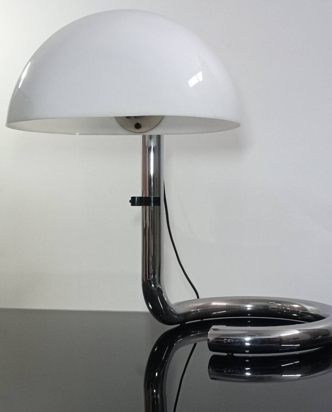 Importante lampe design par Metalarte 1970s