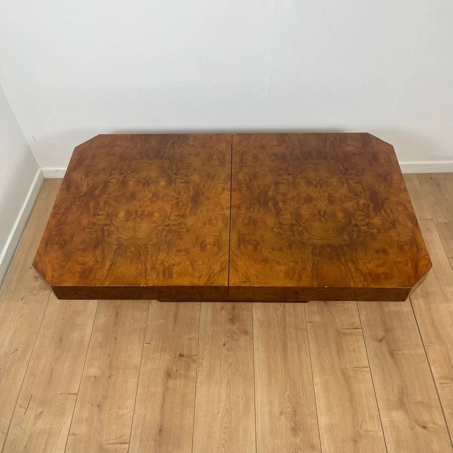 Art Deco coffee table in burl wood – 1930s/1940s