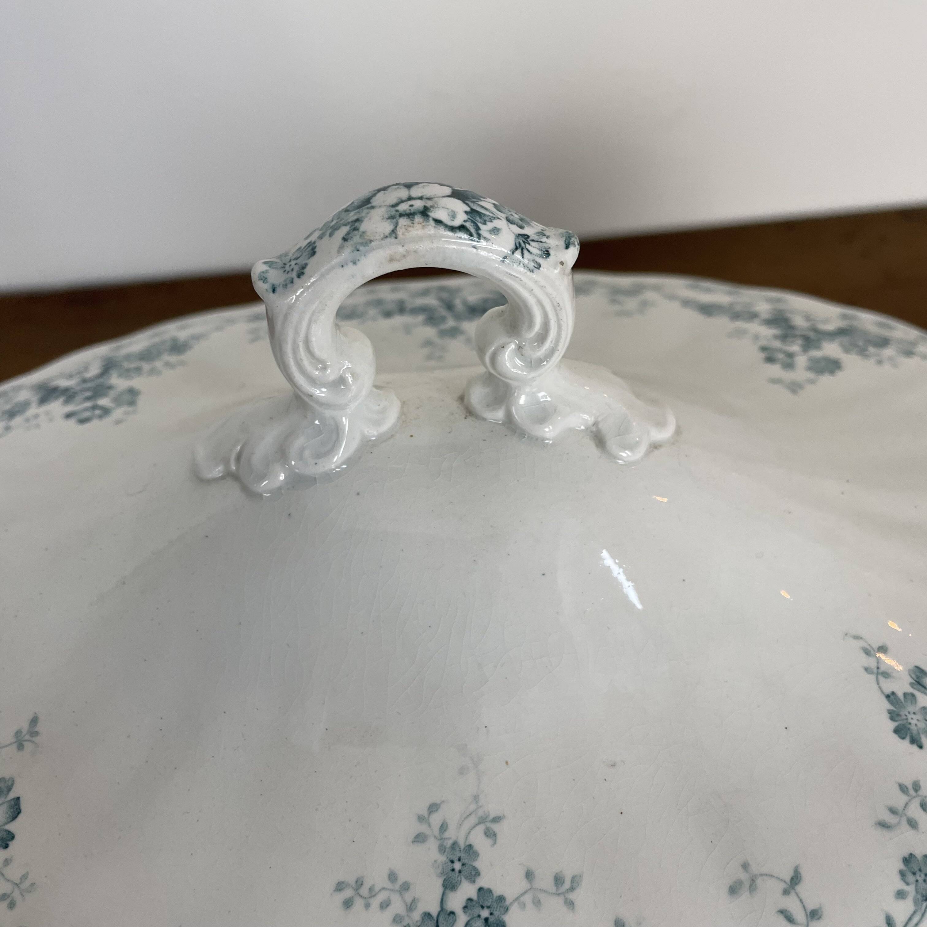 Covered dish, vegetable dish in Maastricht earthenware, Clara model