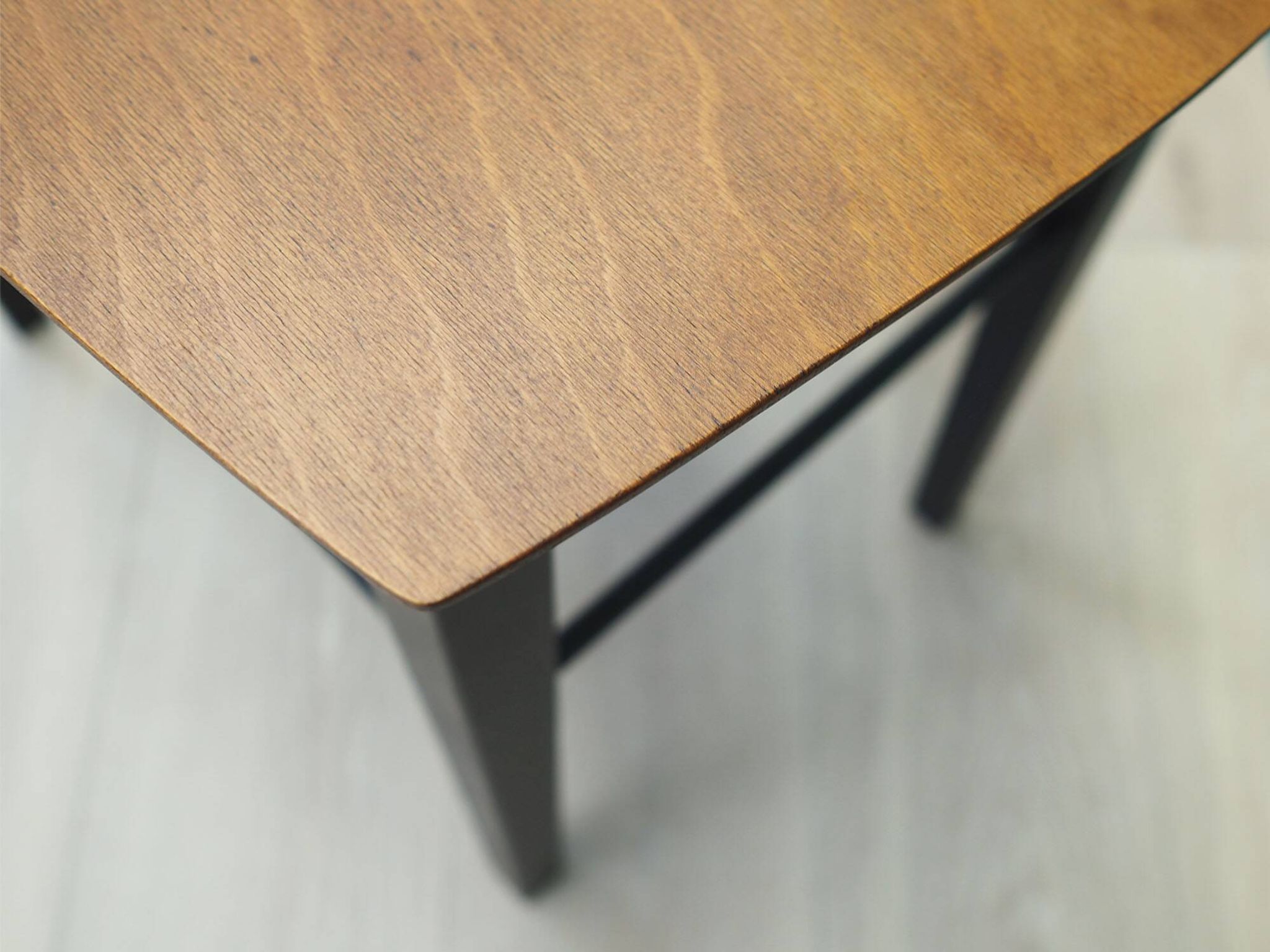 Table basse en noyer, design danois, années 1970, production : Danemark