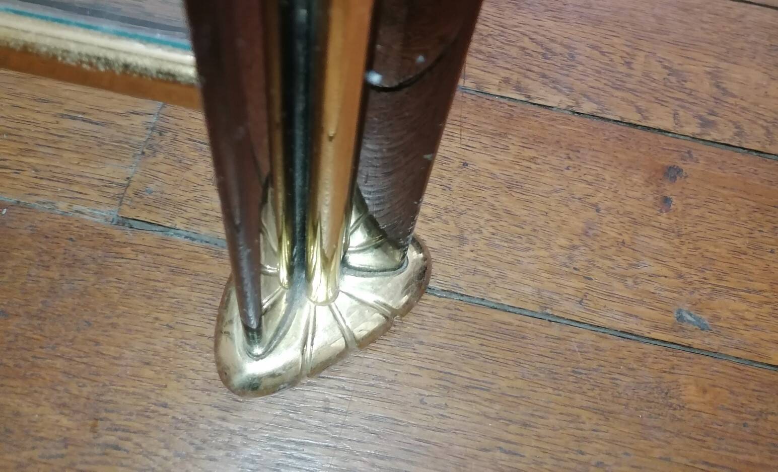 Table basse en métal, laiton et verre - Années 60-70.
