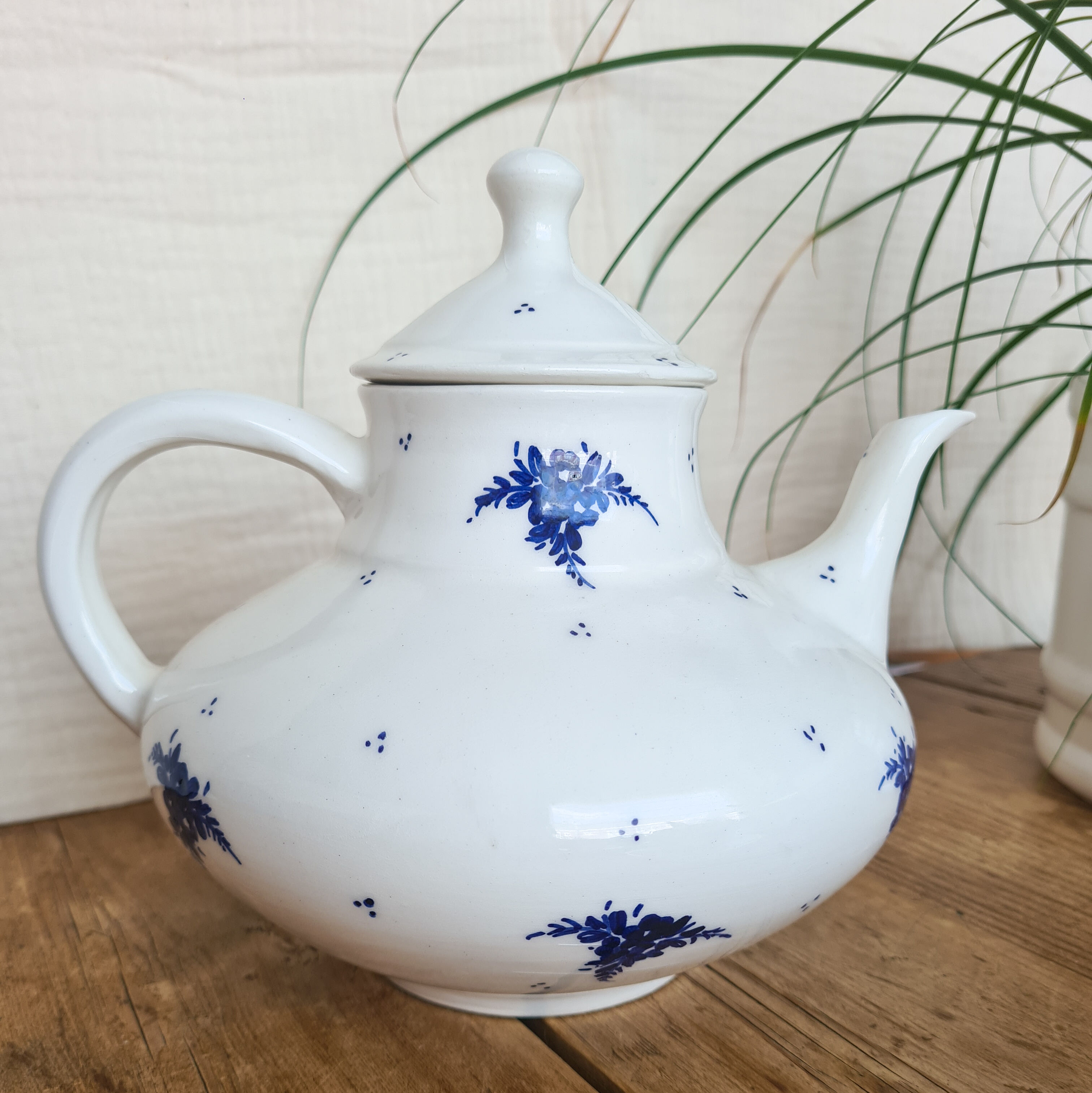 Earthenware tea or coffee service