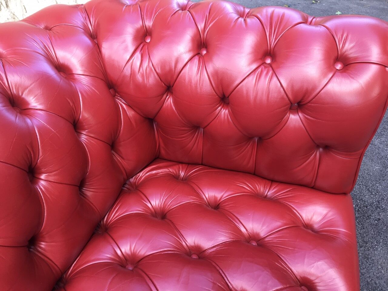 Canapé Chesterfield 3 Places En Cuir Rouge – Rembourrage Crin – Occasion