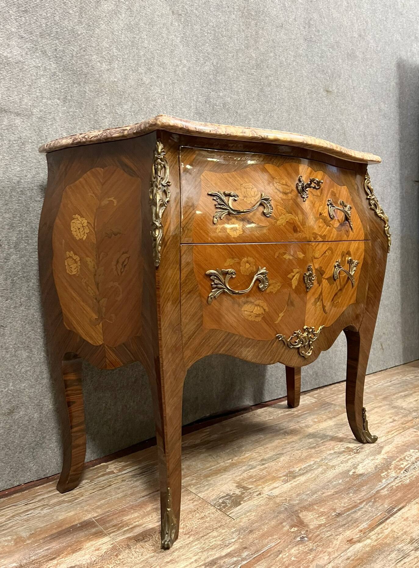 Louis XV style curved chest of drawers in marquetry