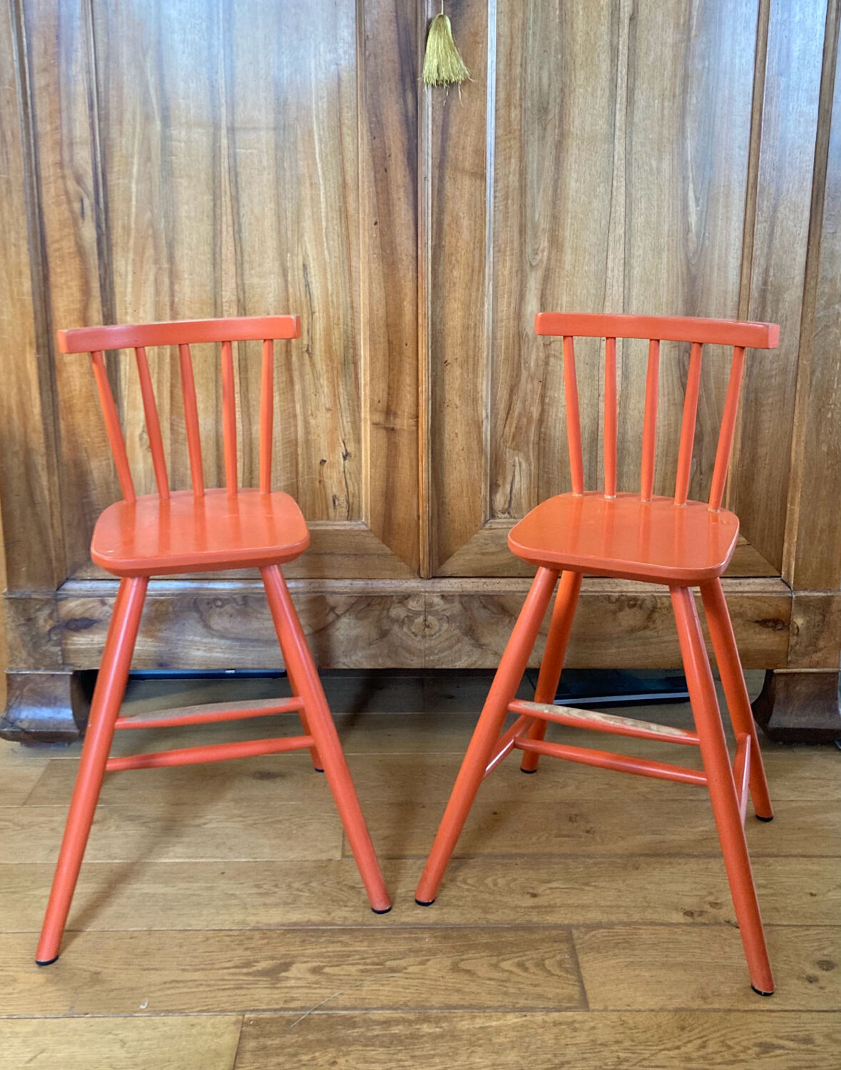 Vintage solid wood high chairs in Western style for children.