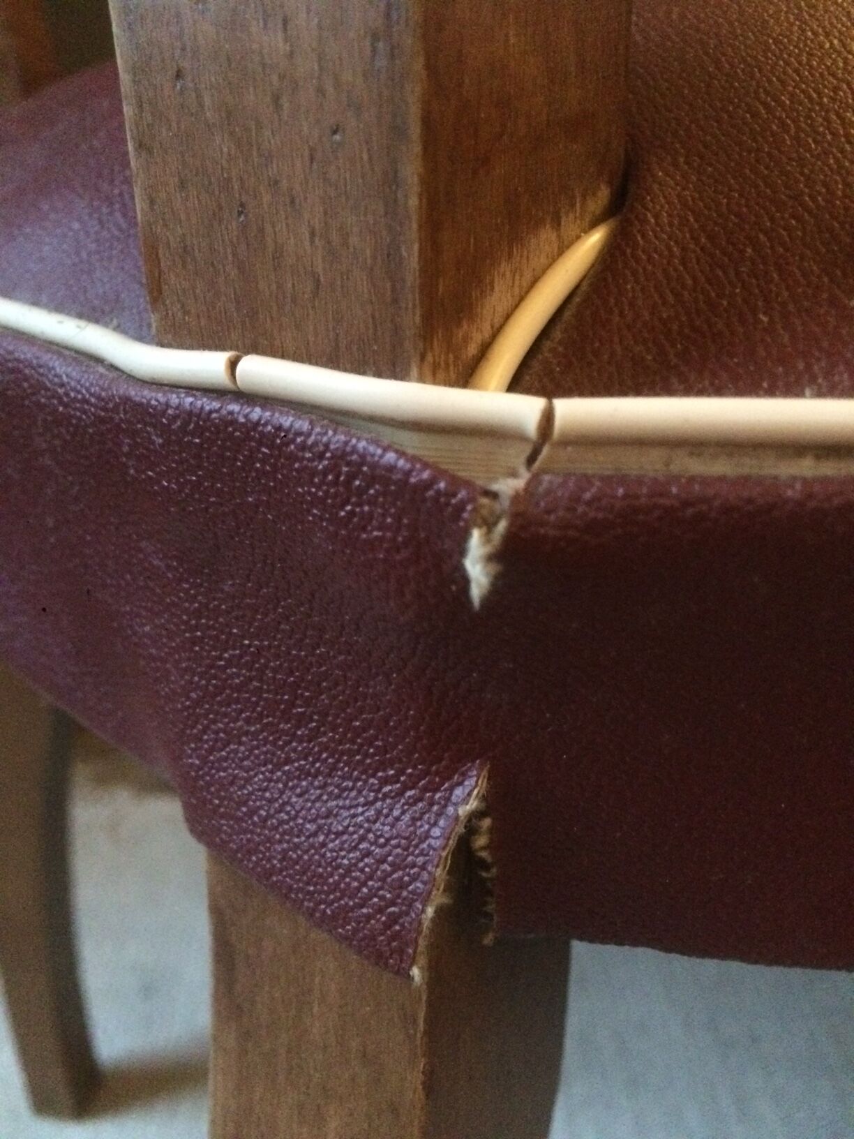 Skai chair binds wine and wooden footpieces and armrests