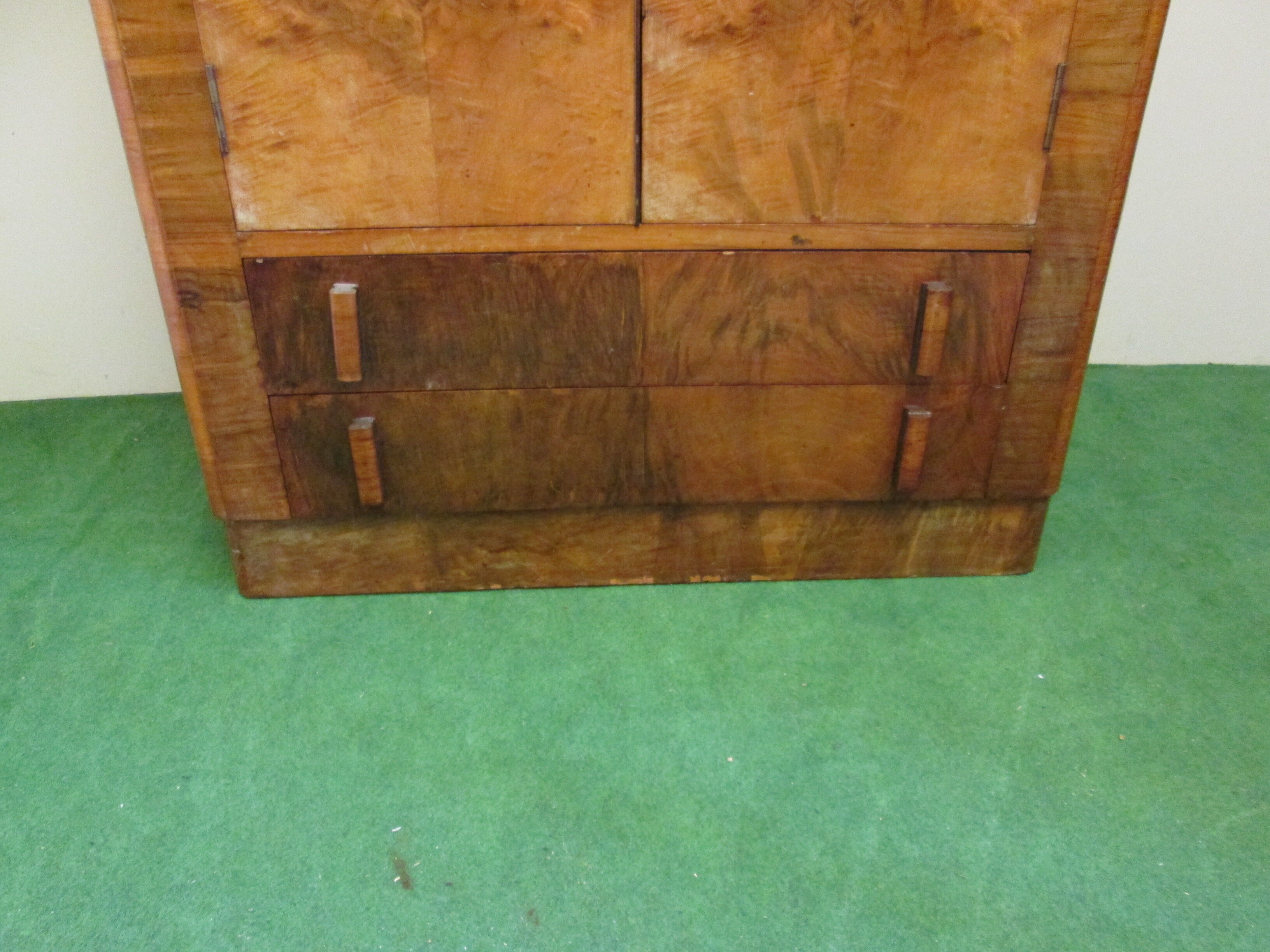 Armoire Art déco en noyer