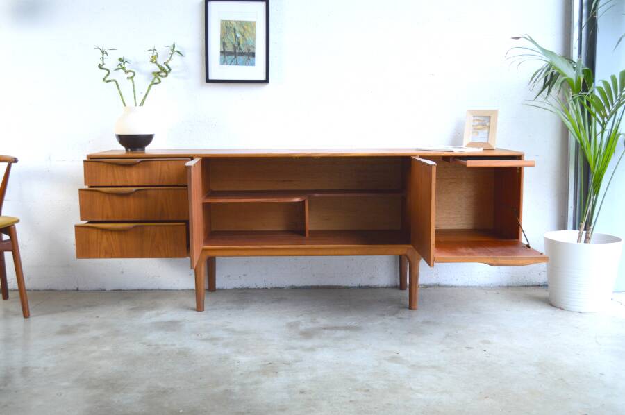 Enfilade by McIntosh * 201.5 cm *