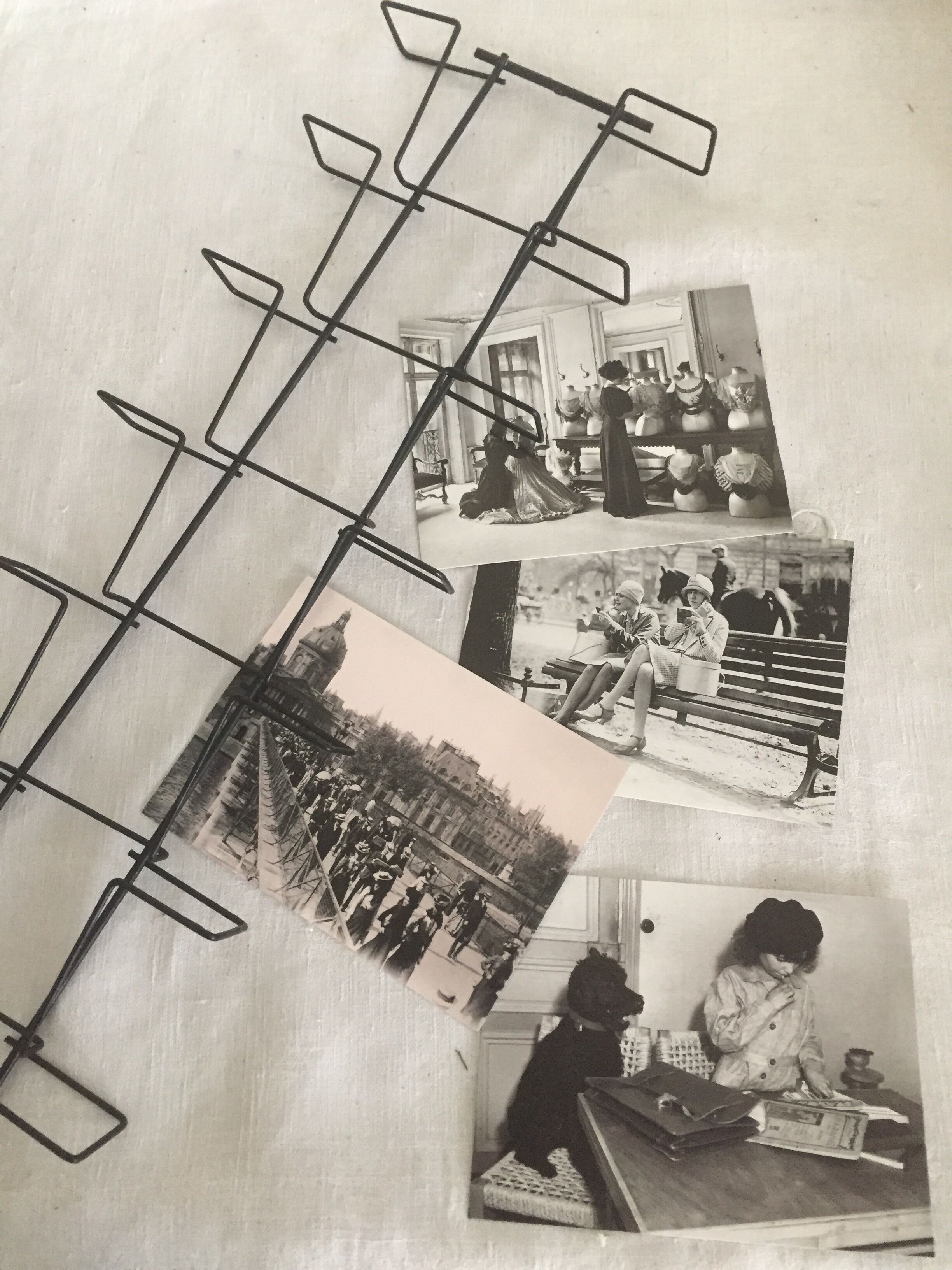 Postcard display (horizontal format)