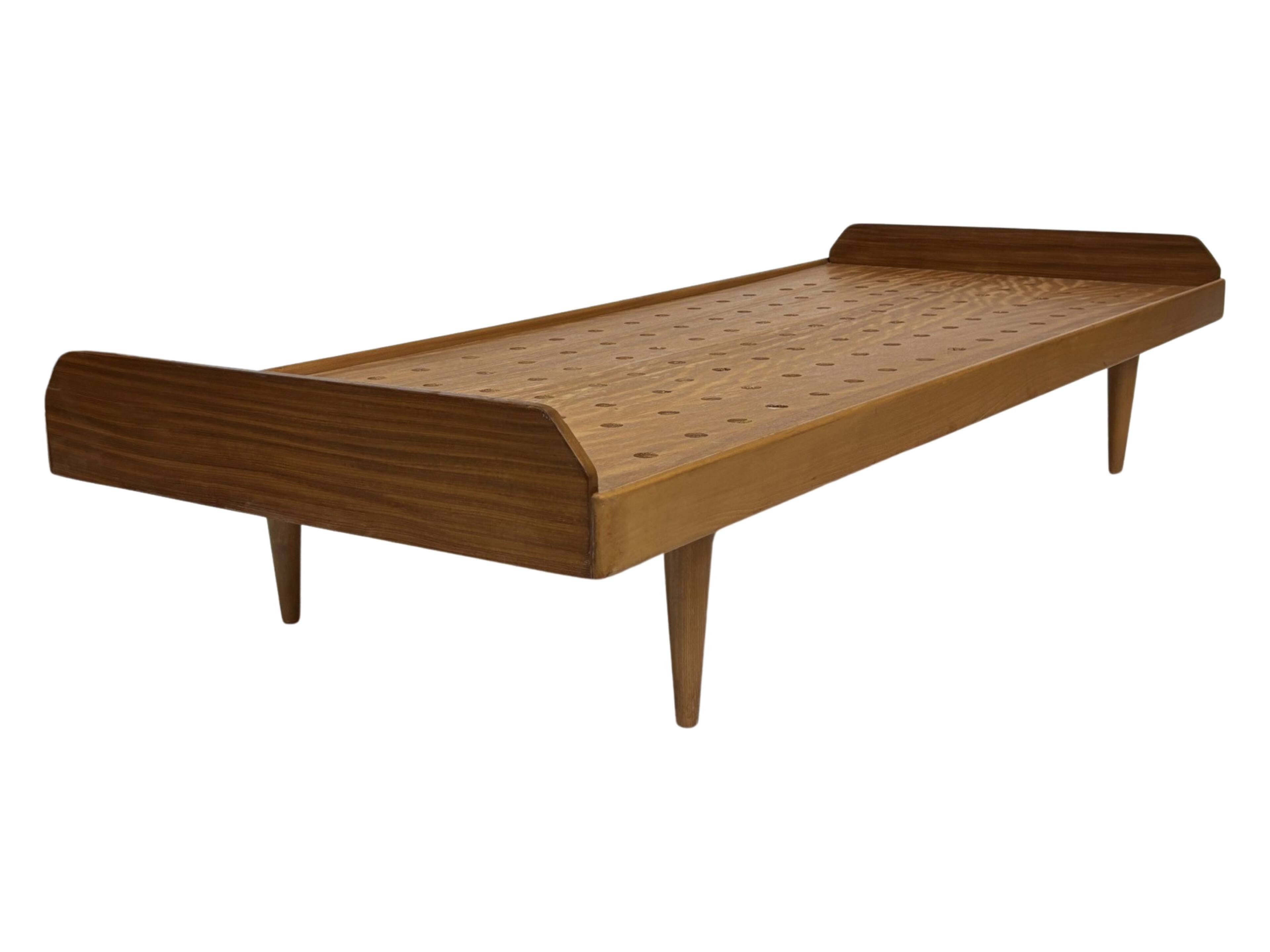 Vintage daybed 1960s minimalist design in Teak wood