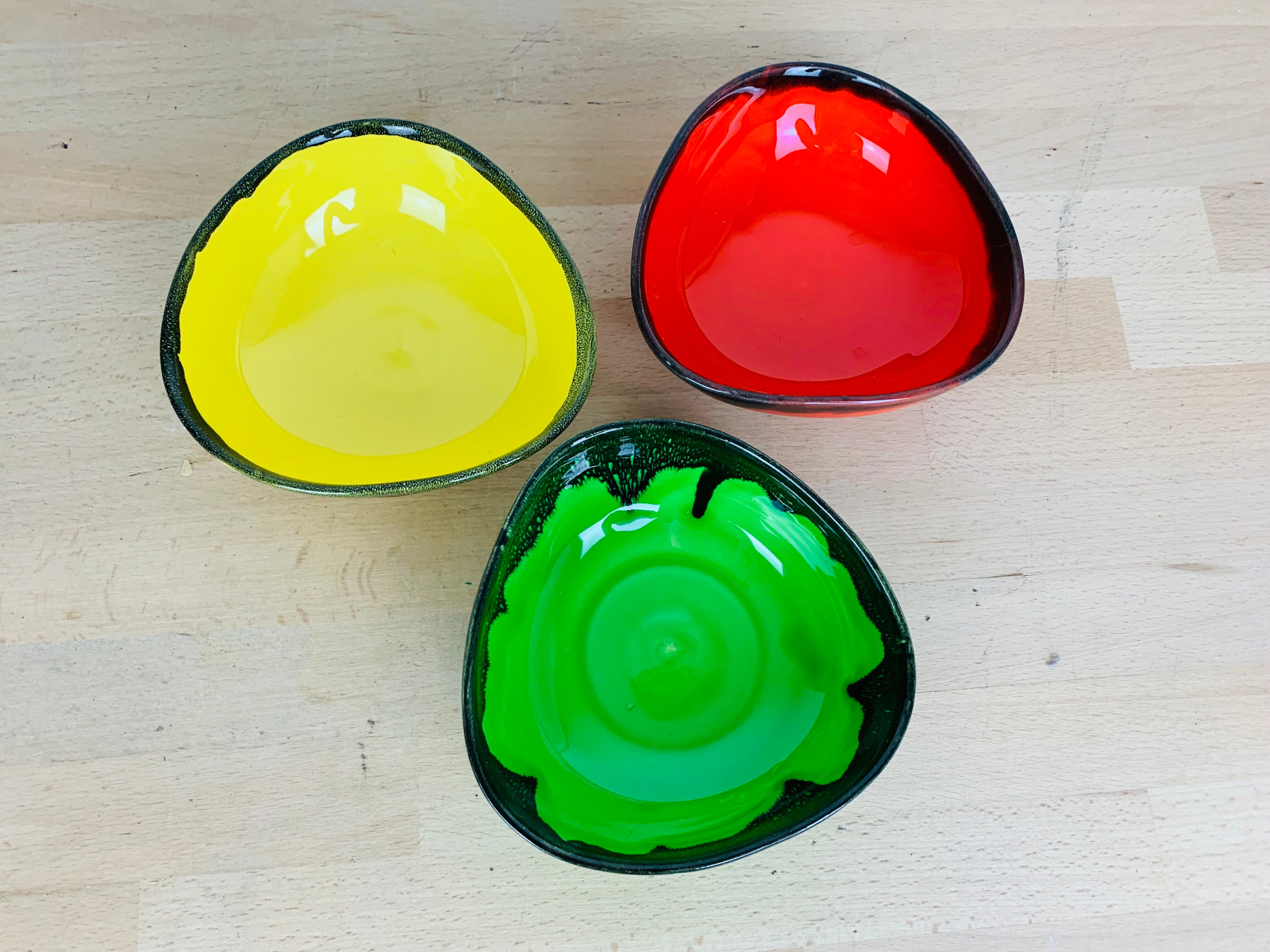Trio of colorful ramekins 50s, ceramic