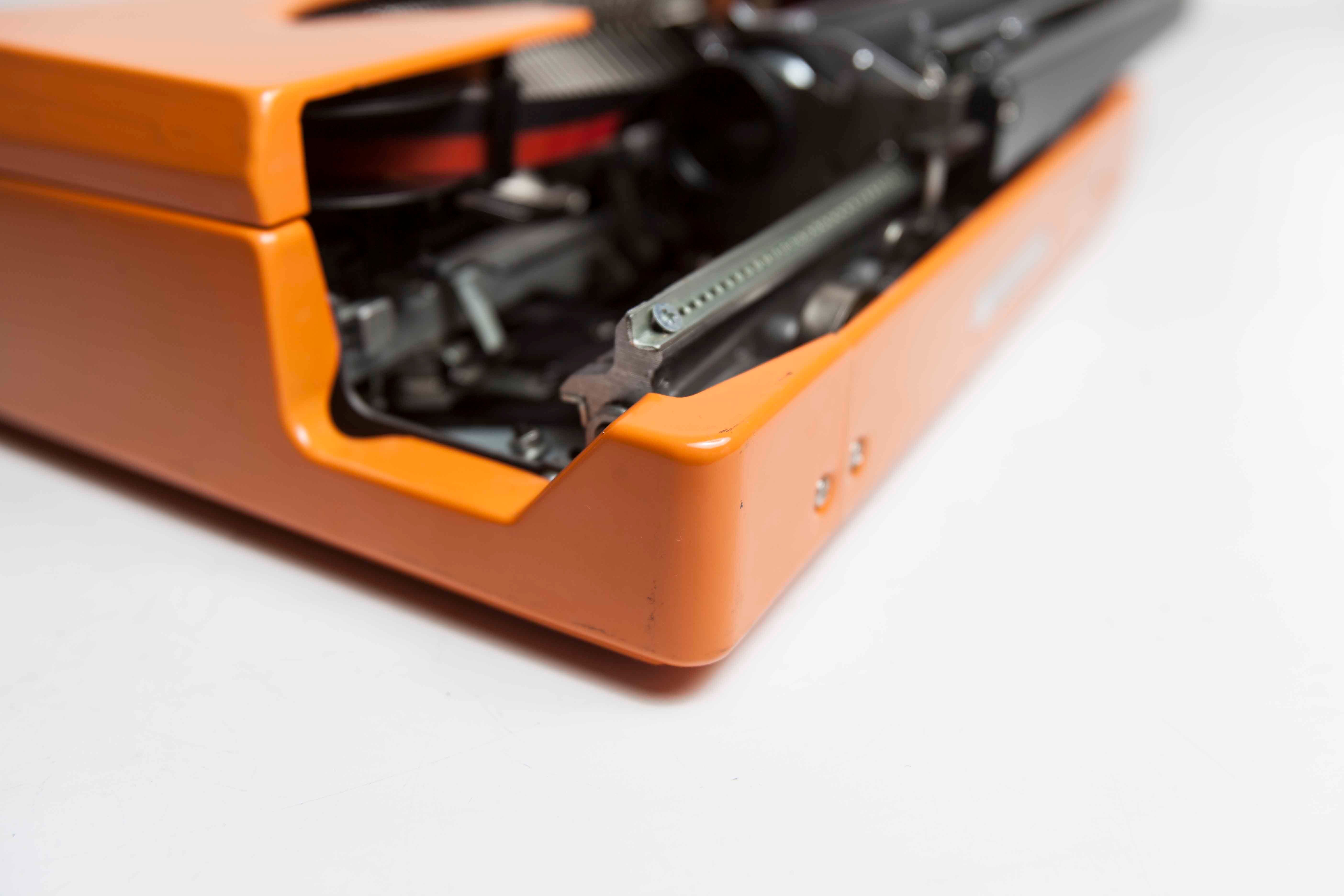 Silver Reed Sr 180 revised Luxury Typewriter and New Ribbon