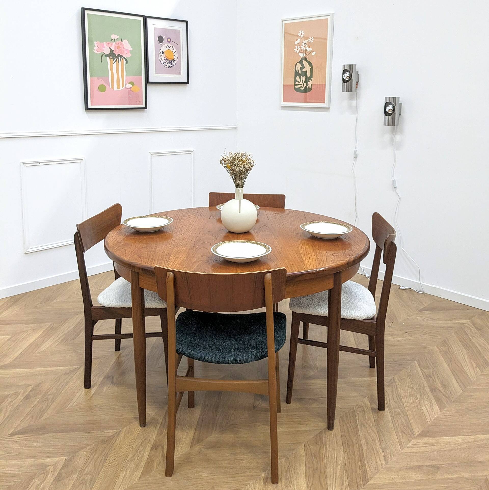 Table à manger ronde et extensible éditée G-Plan