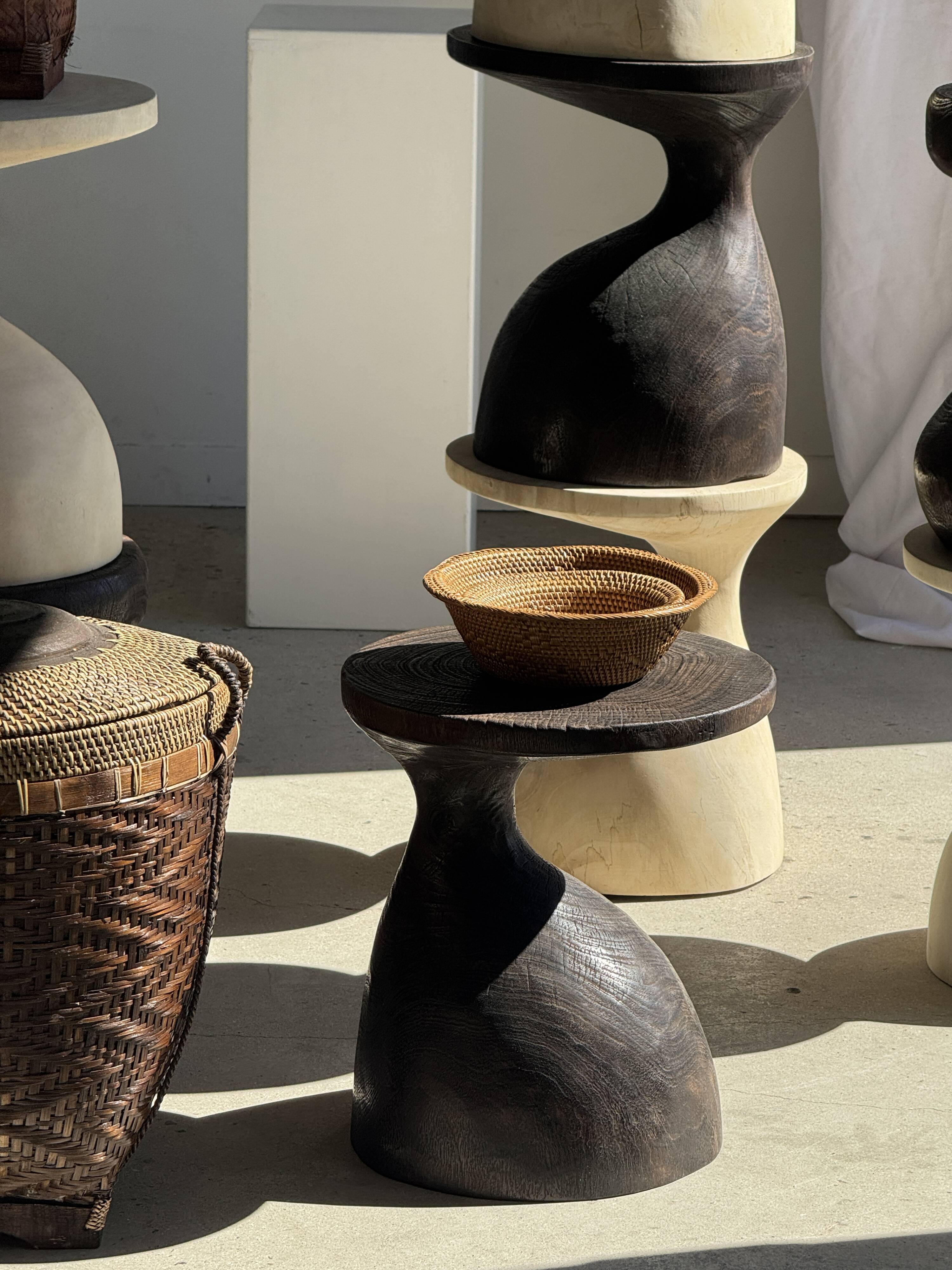 Sexy Neck - Solid wood (monoxyle) brown side table