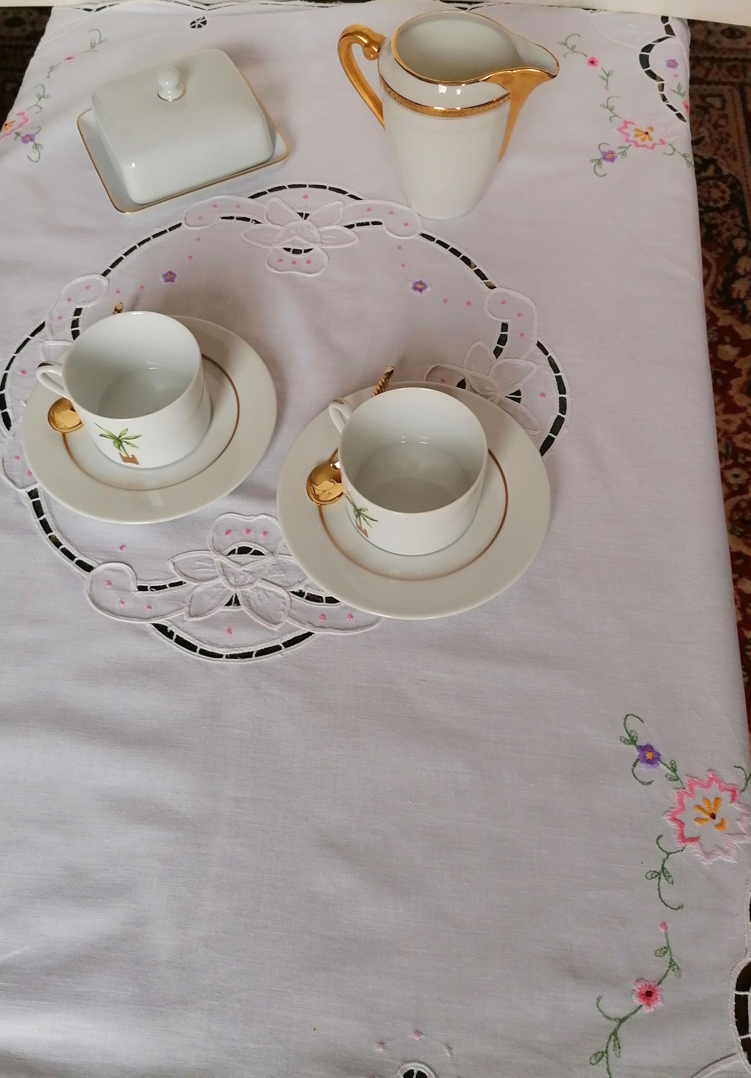 Embroidered tea tablecloth 80x80 cm